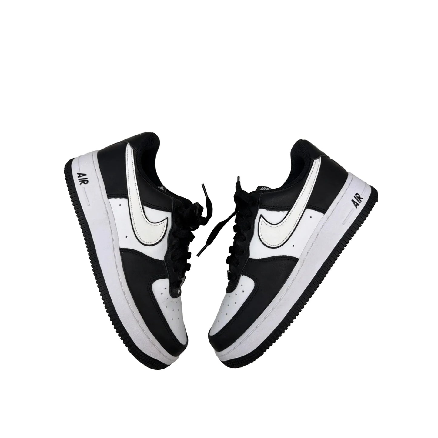 Shoes Sneakers By Nike In Black & White, Size: 8