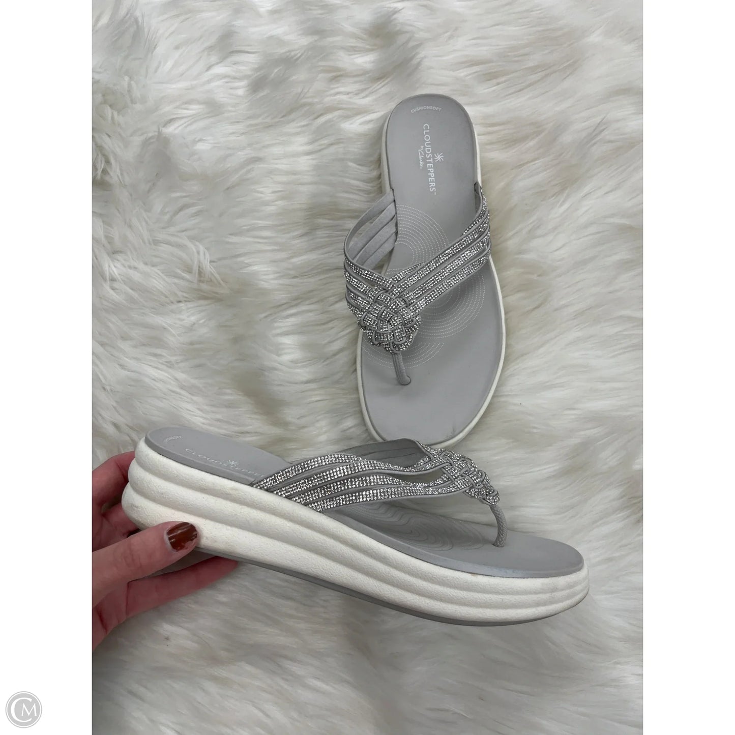 Sandals Flip Flops By Clarks In Grey, Size: 8
