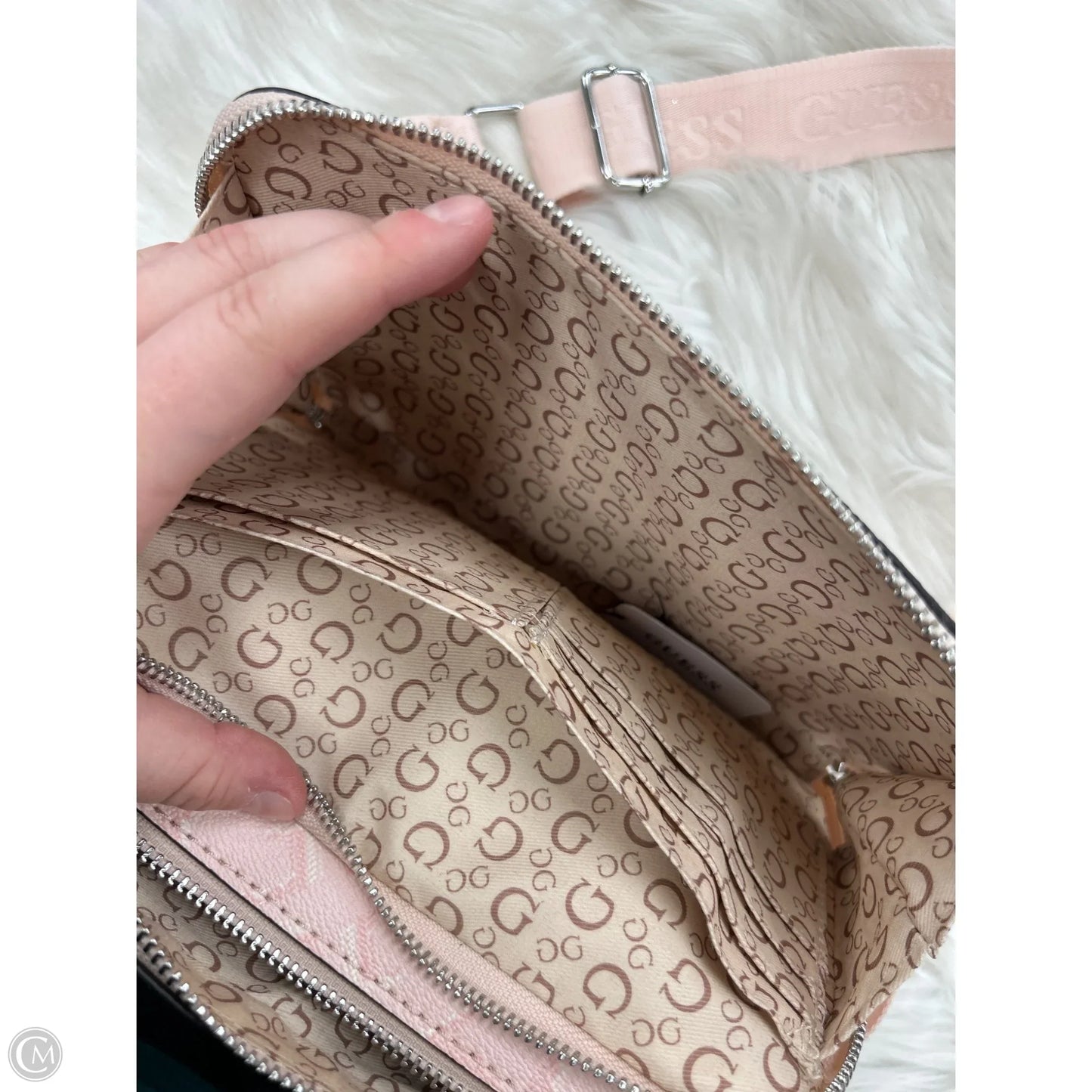 Handbag By Guess, Size: Medium