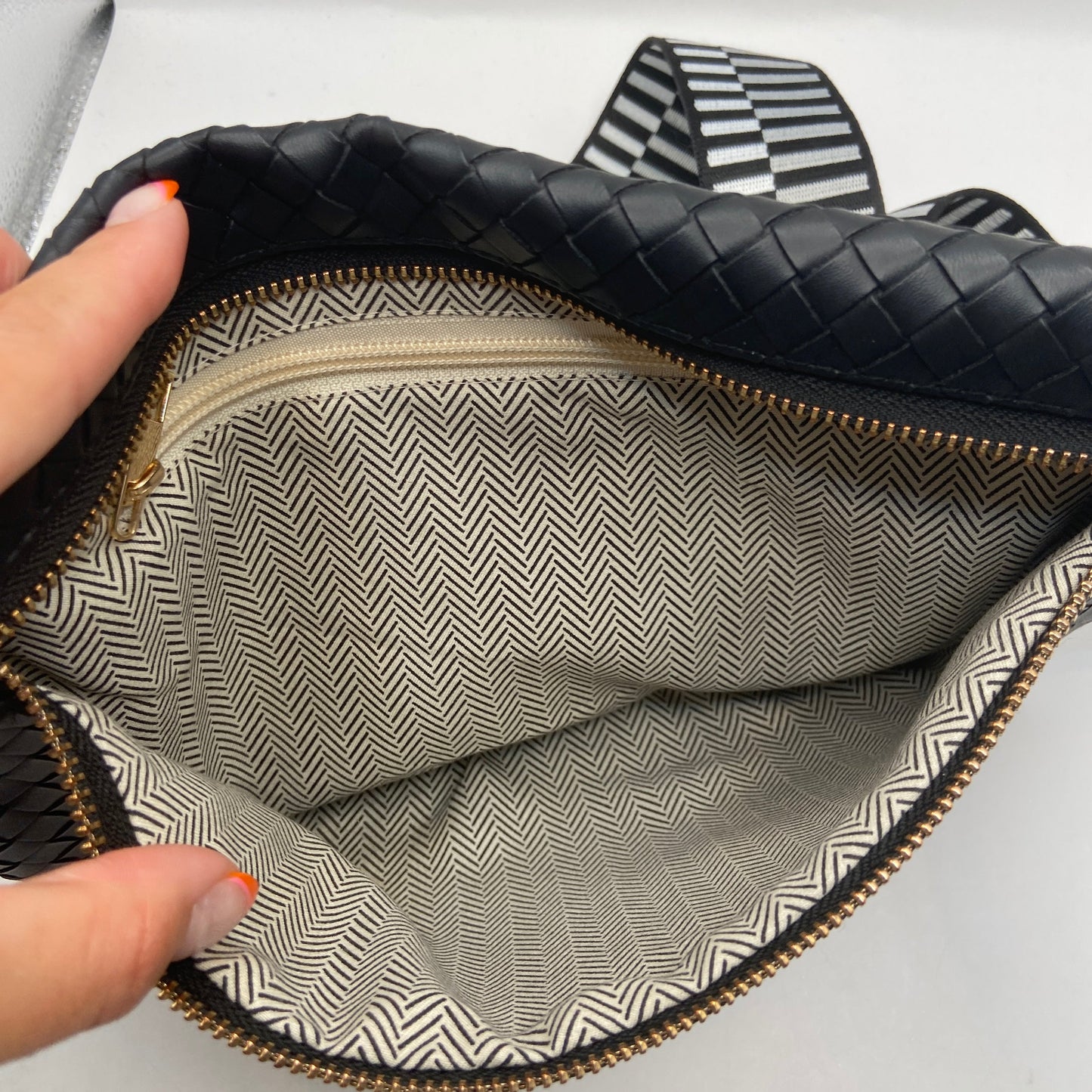 Belt Bag By Clothes Mentor, Size: Medium