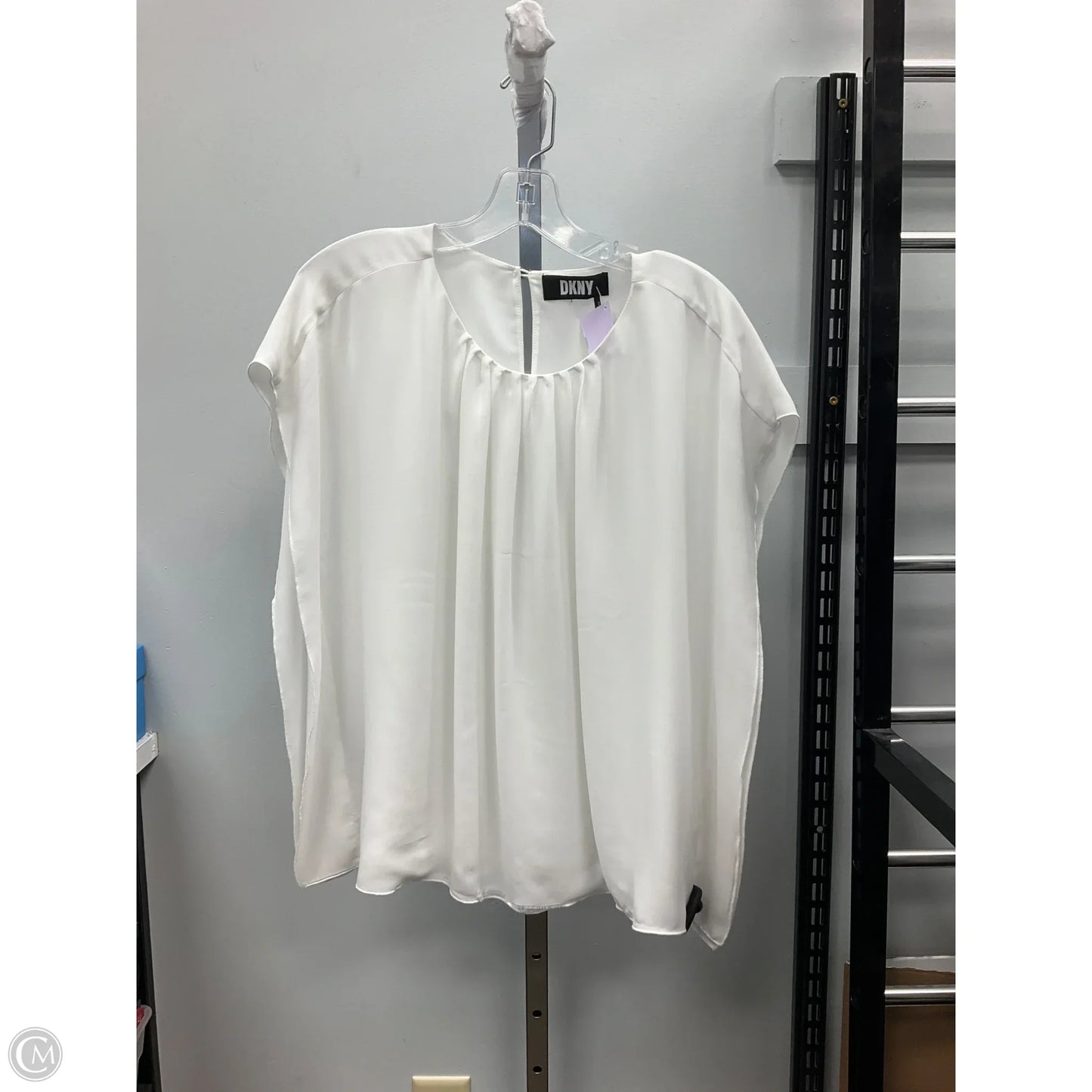 Top Short Sleeve By Dkny In White, Size: Xl
