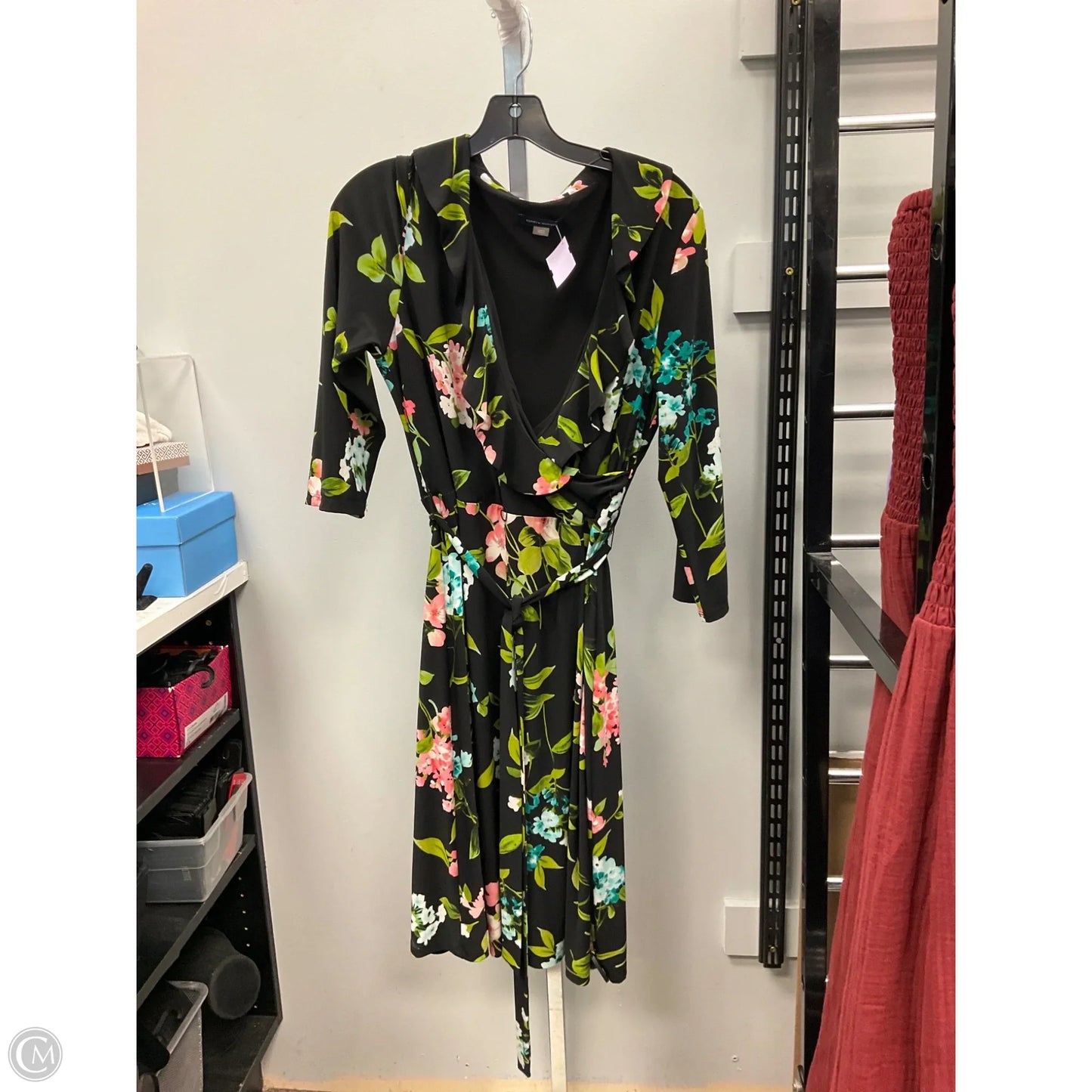Dress Casual Short By Tommy Hilfiger In Floral Print, Size: L