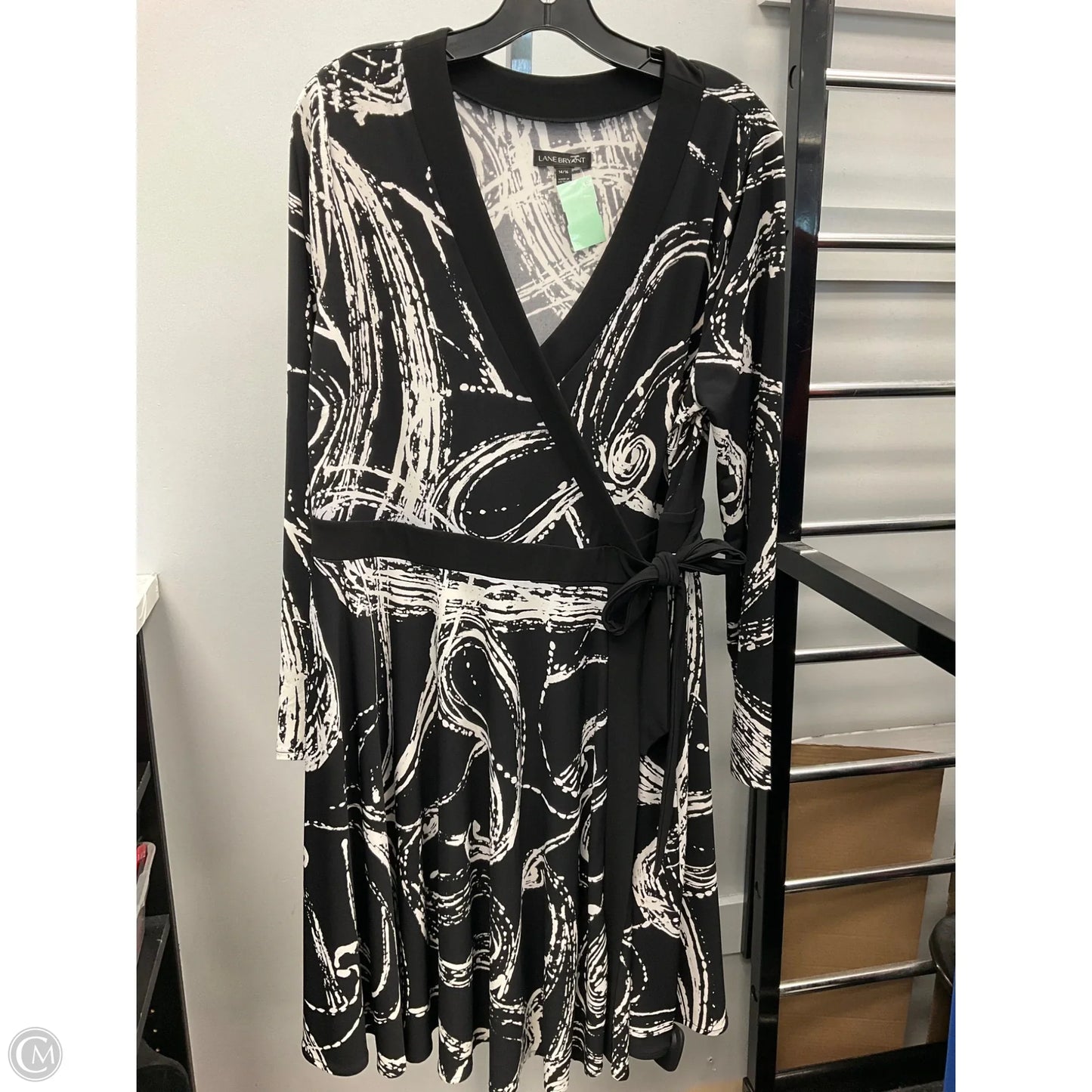 Dress Casual Short By Lane Bryant In Black & White, Size: 14