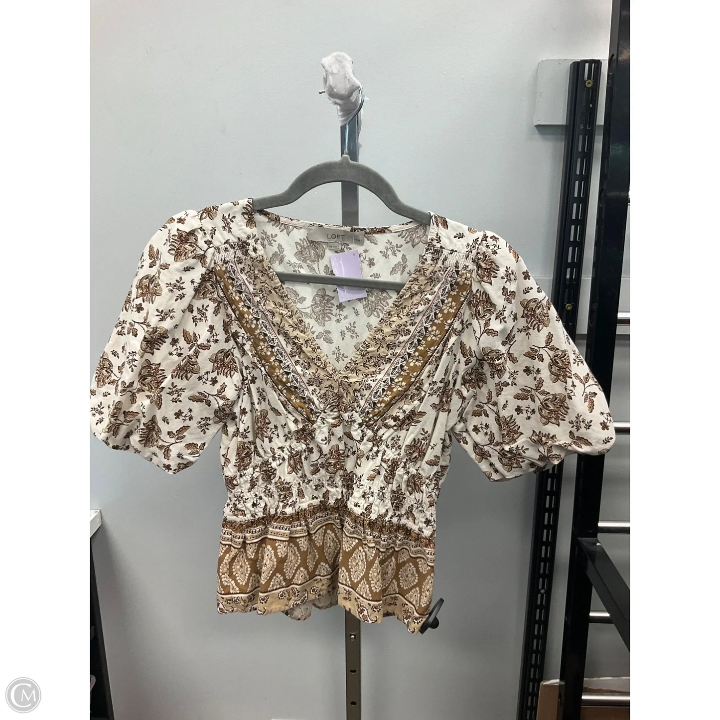 Top Short Sleeve By Loft In Tan, Size: Mp
