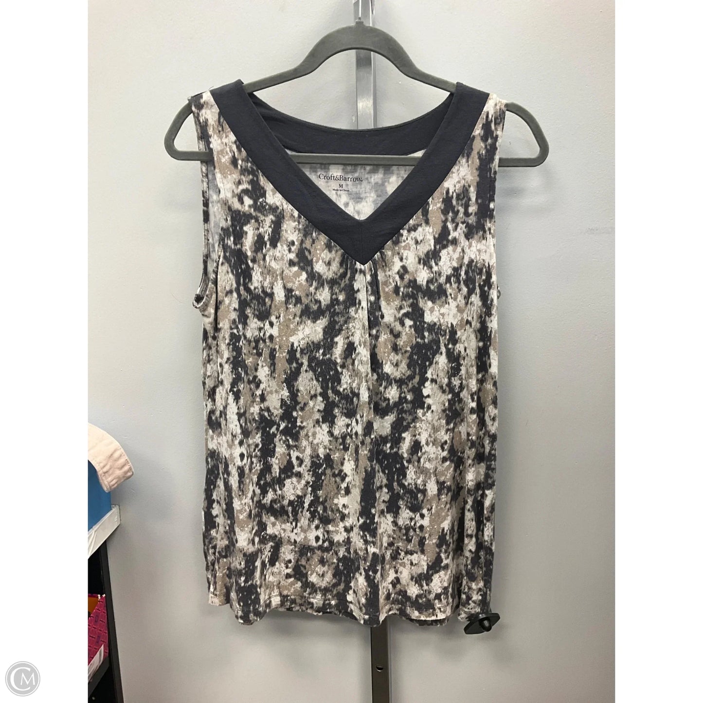 Top Sleeveless By Croft And Barrow In Grey & Tan, Size: M
