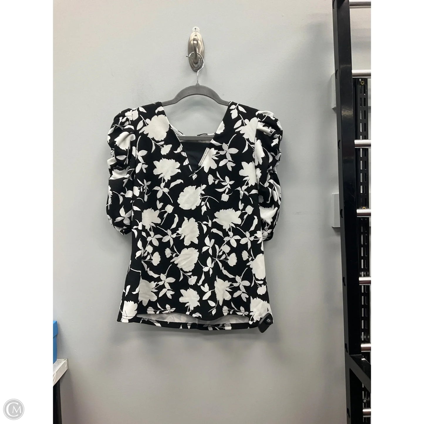 Top Short Sleeve By Melloday In Black & White, Size: M