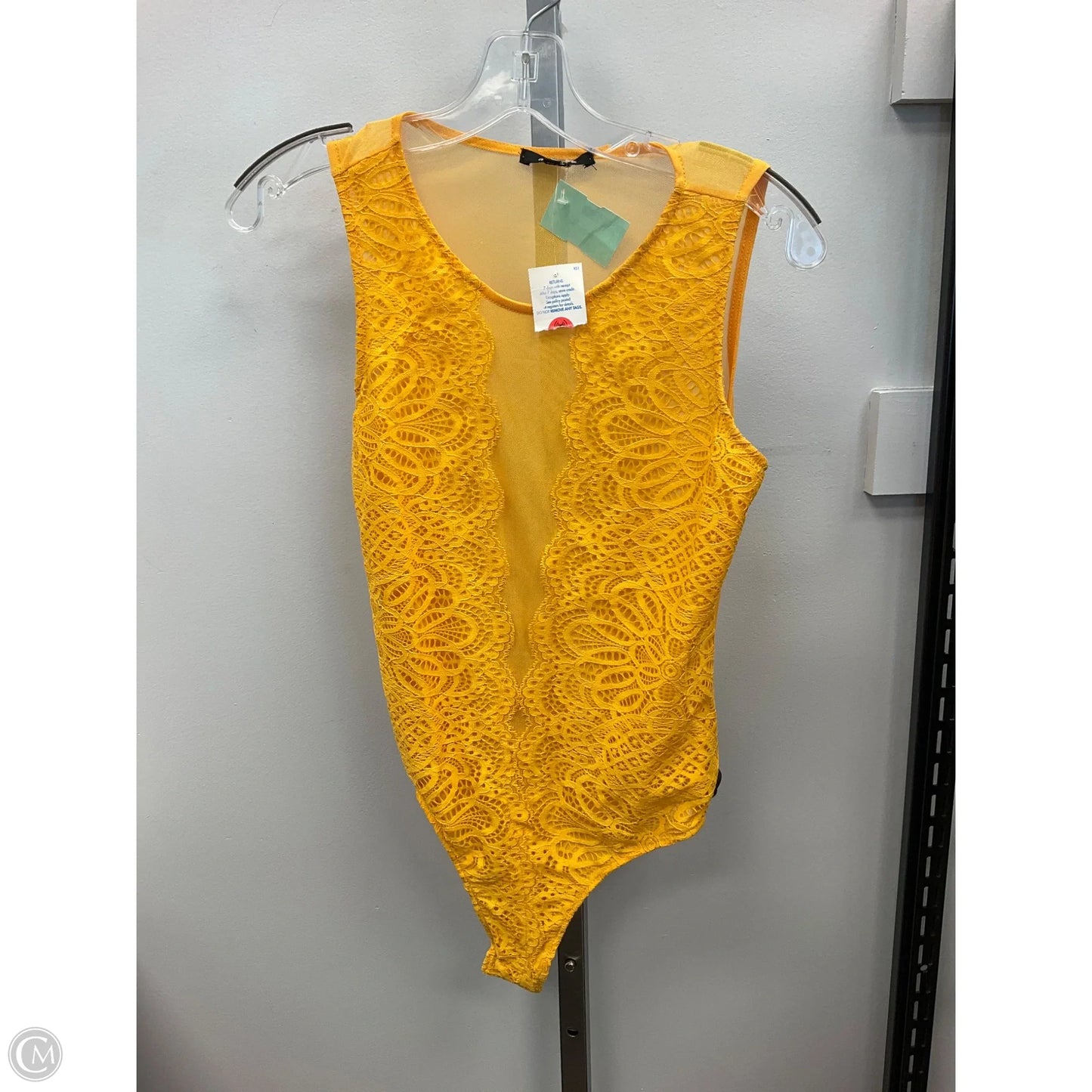 Top Sleeveless By Ambiance Apparel In Gold, Size: M
