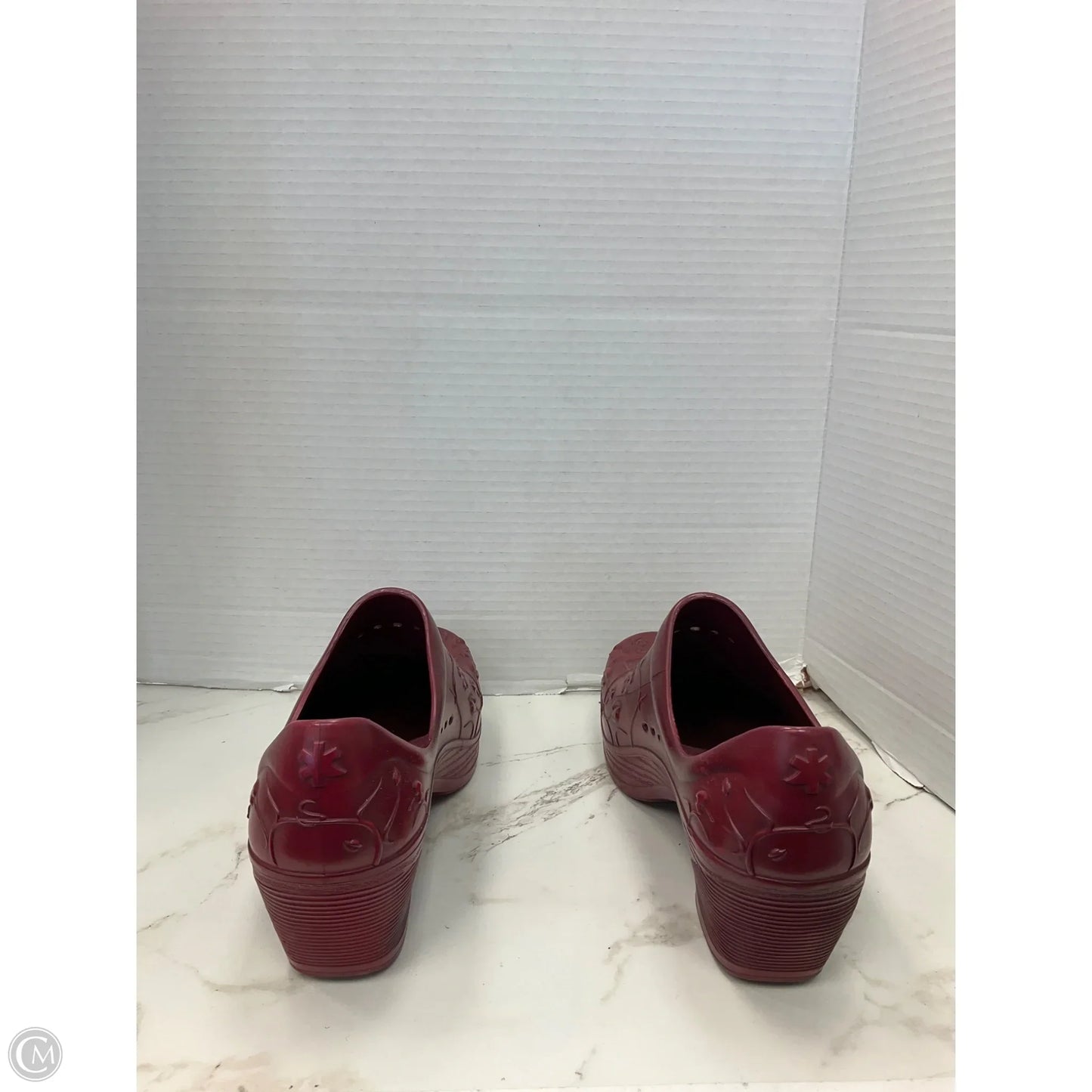 Shoes Flats By Dansko In Maroon, Size: 7.5