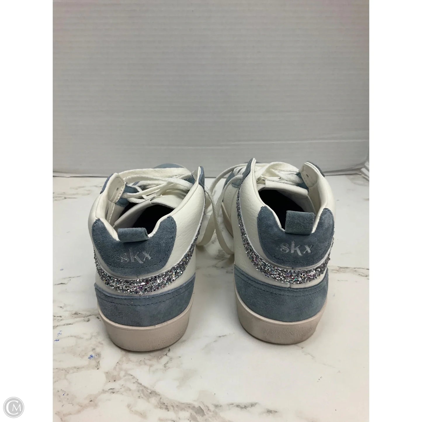 Shoes Sneakers By Skechers In Blue & Cream, Size: 7