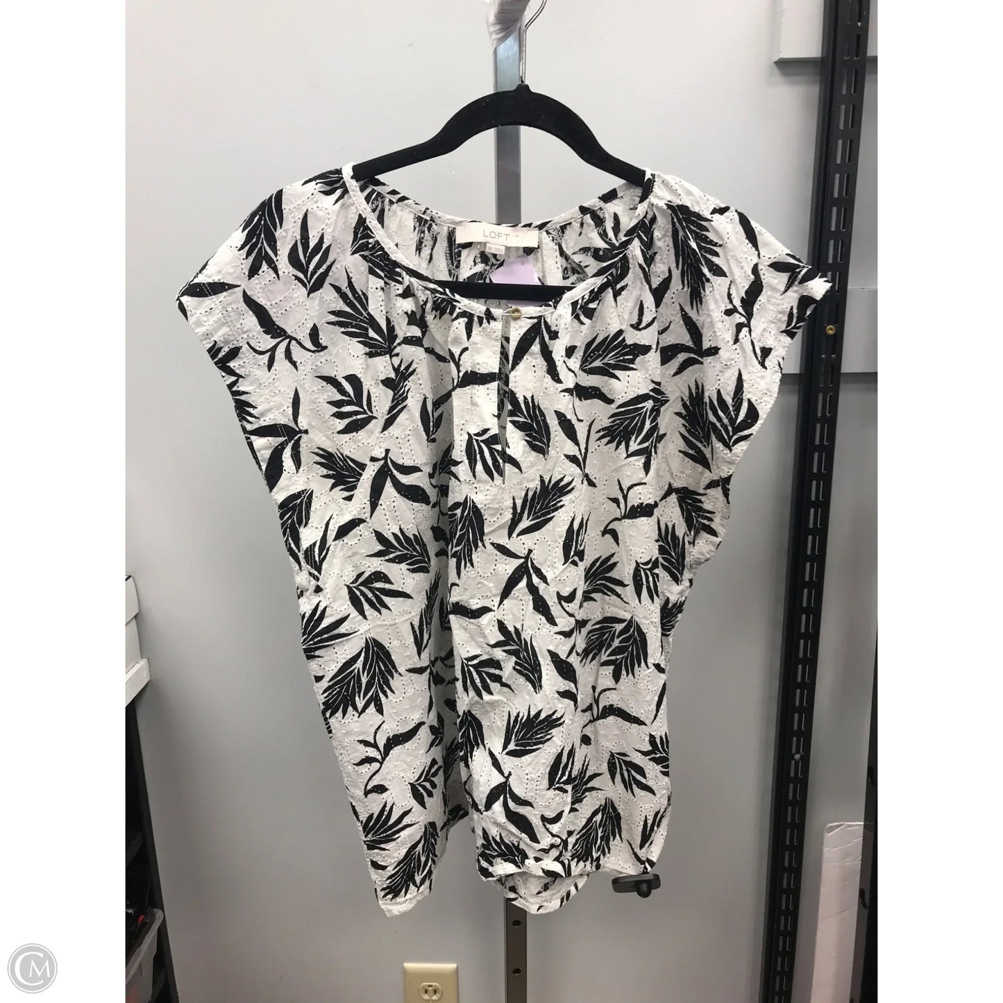 Top Sleeveless By Loft In Black & White, Size: Xl