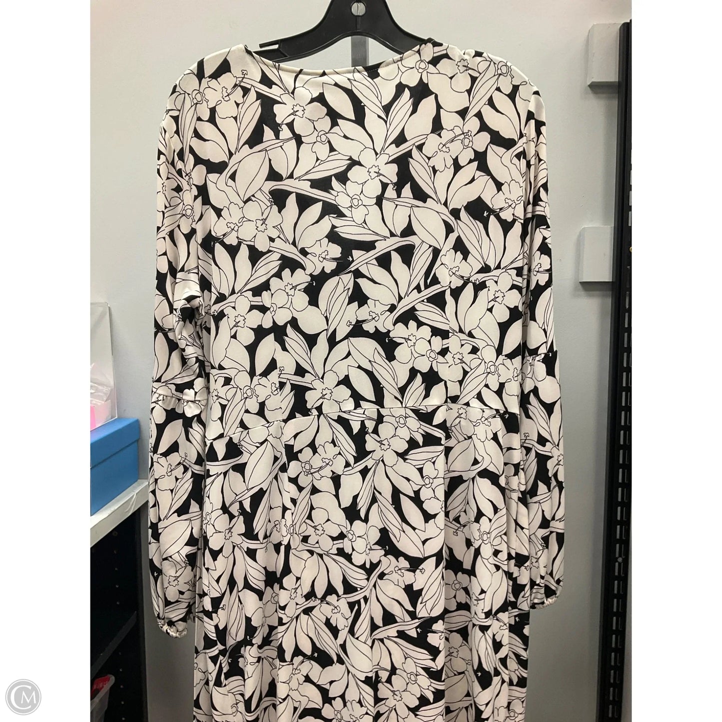 Dress Casual Short By London Times In Black & White, Size: 14