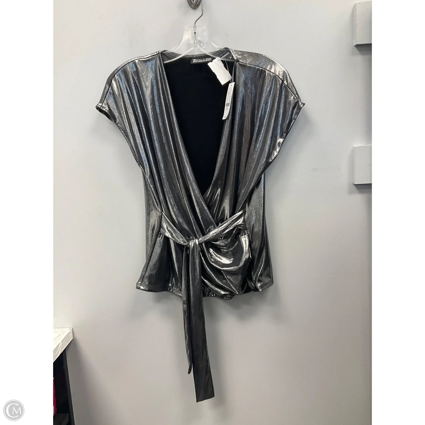 Top Short Sleeve By New York And Co In Silver, Size: M