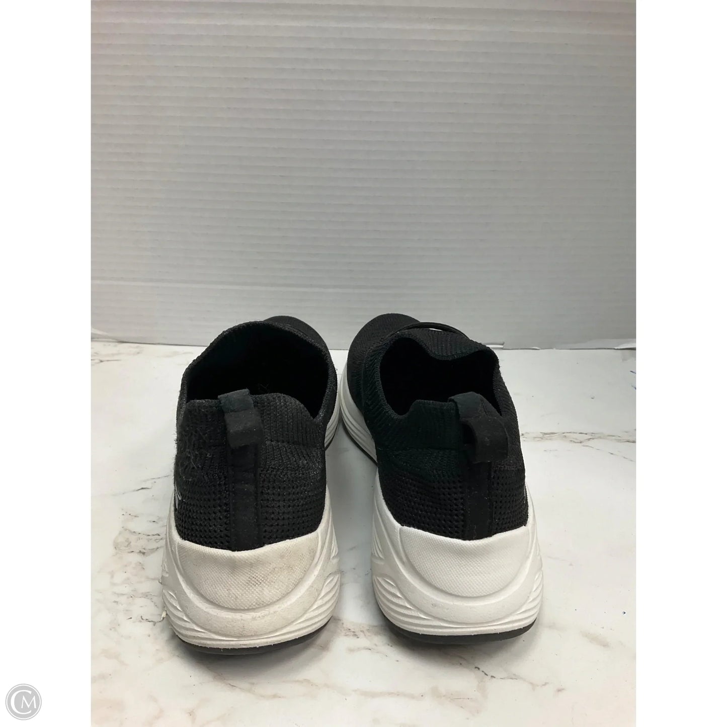 Shoes Athletic By Skechers In Black, Size: 6.5