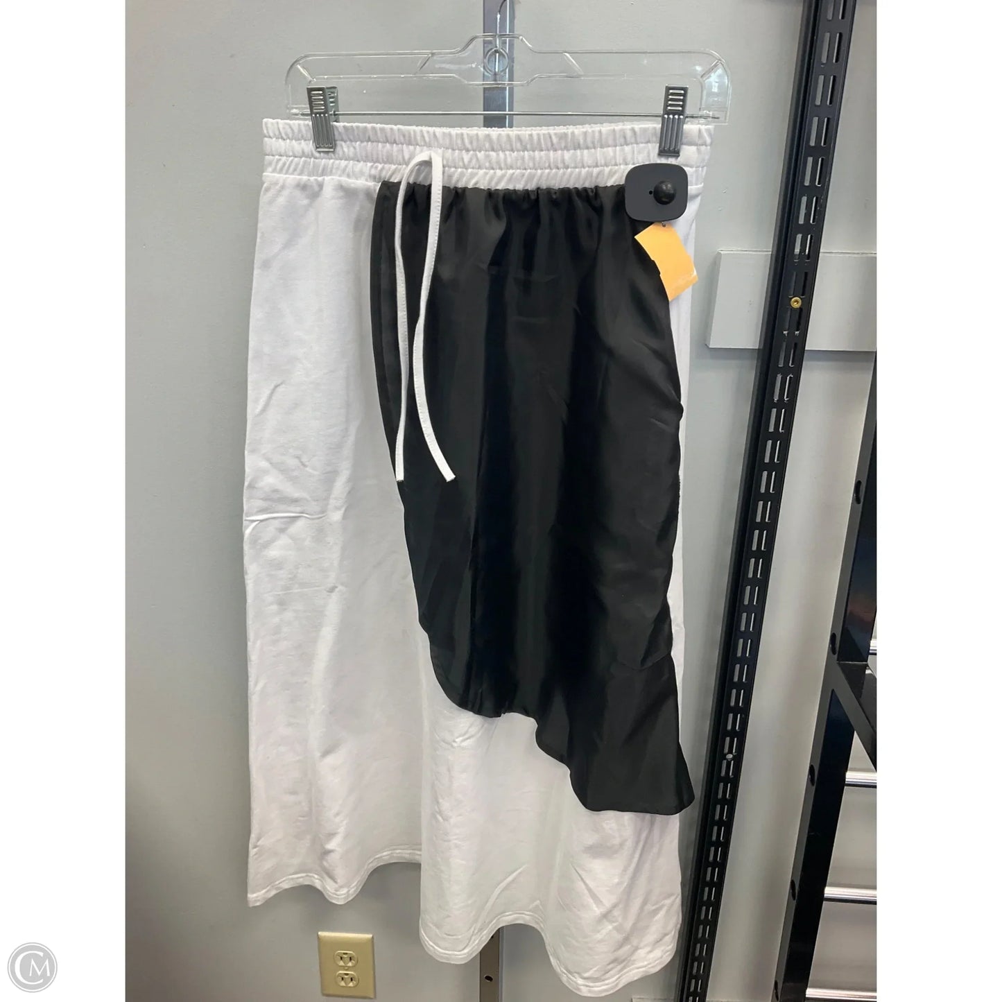 Skirt Maxi By Clothes Mentor In Black & White, Size: S