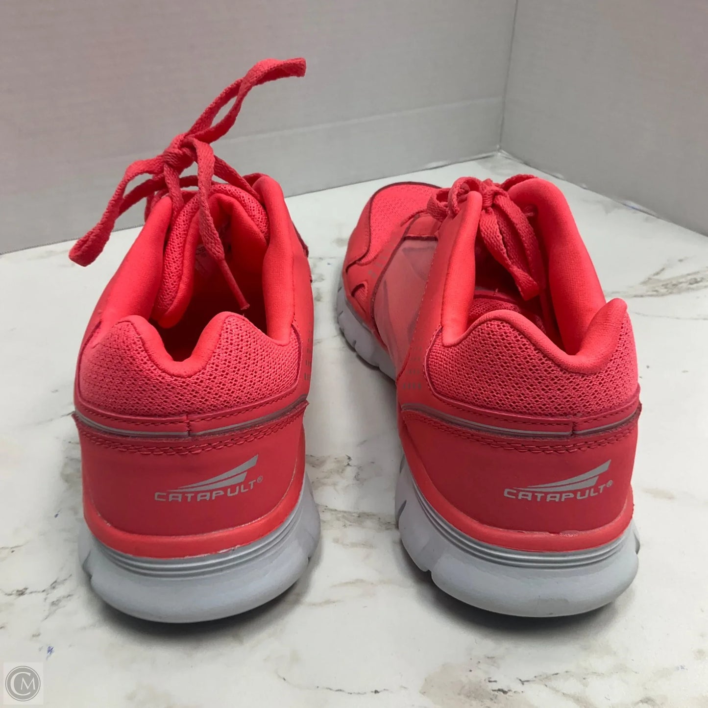 Shoes Sneakers By Clothes Mentor In Coral, Size: 10