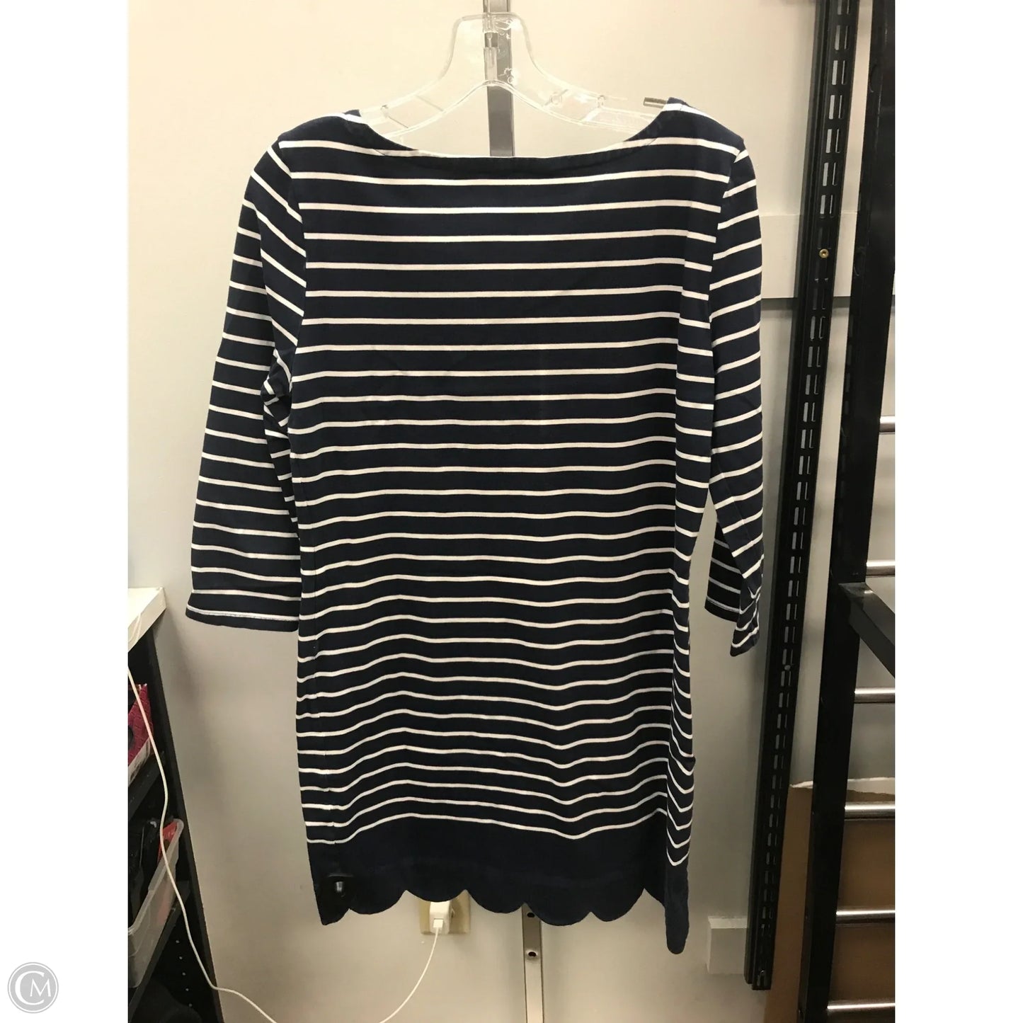 Dress Casual Short By Vineyard Vines In Striped Pattern, Size: S