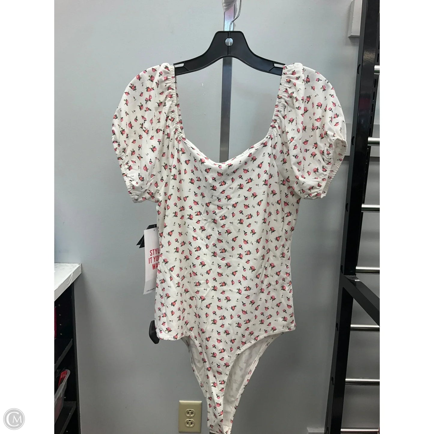Top Short Sleeve By Celebrity Pink In Floral Print, Size: Xl