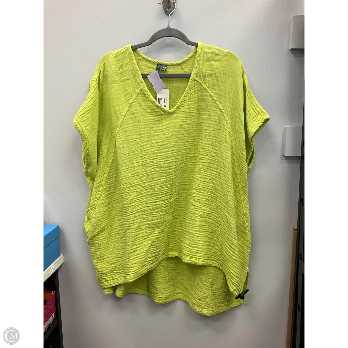 Top Short Sleeve By Cmc In Green, Size: Osfm