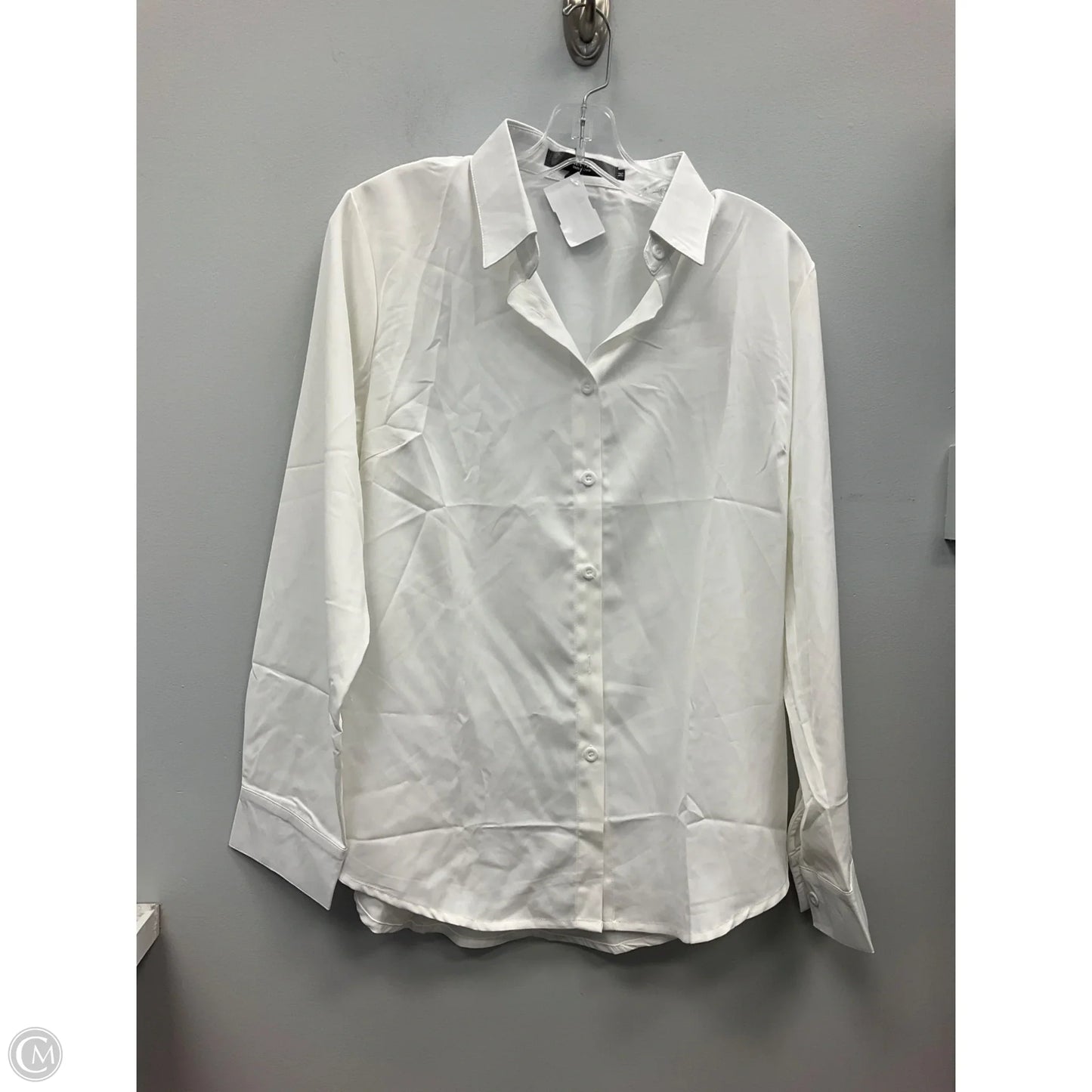 Top Long Sleeve By Clothes Mentor In White, Size: M