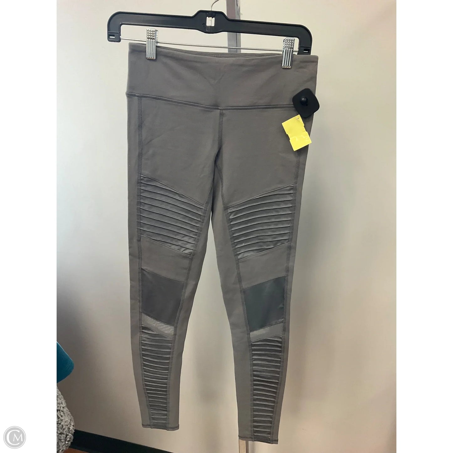 Athletic Leggings By Alo In Grey, Size: S