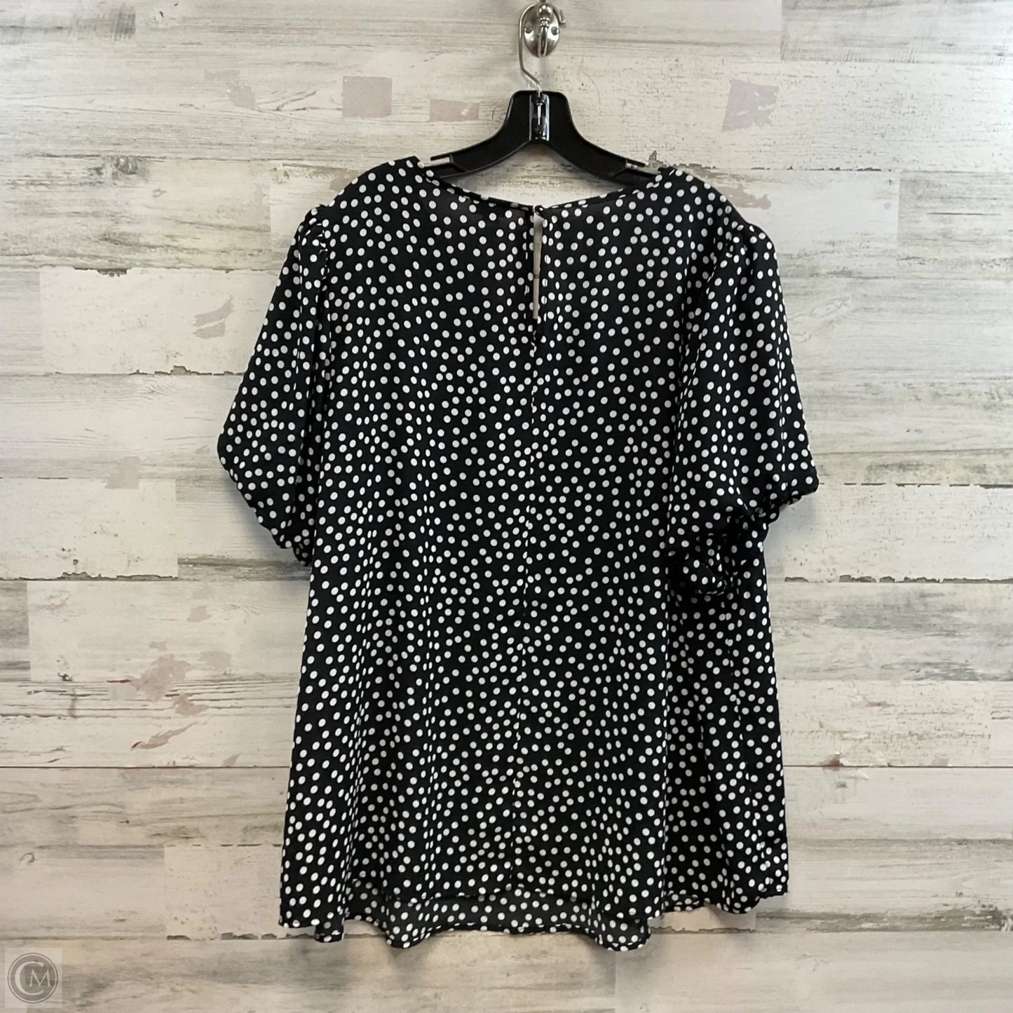 Top Short Sleeve By Torrid In Black, Size: 3x