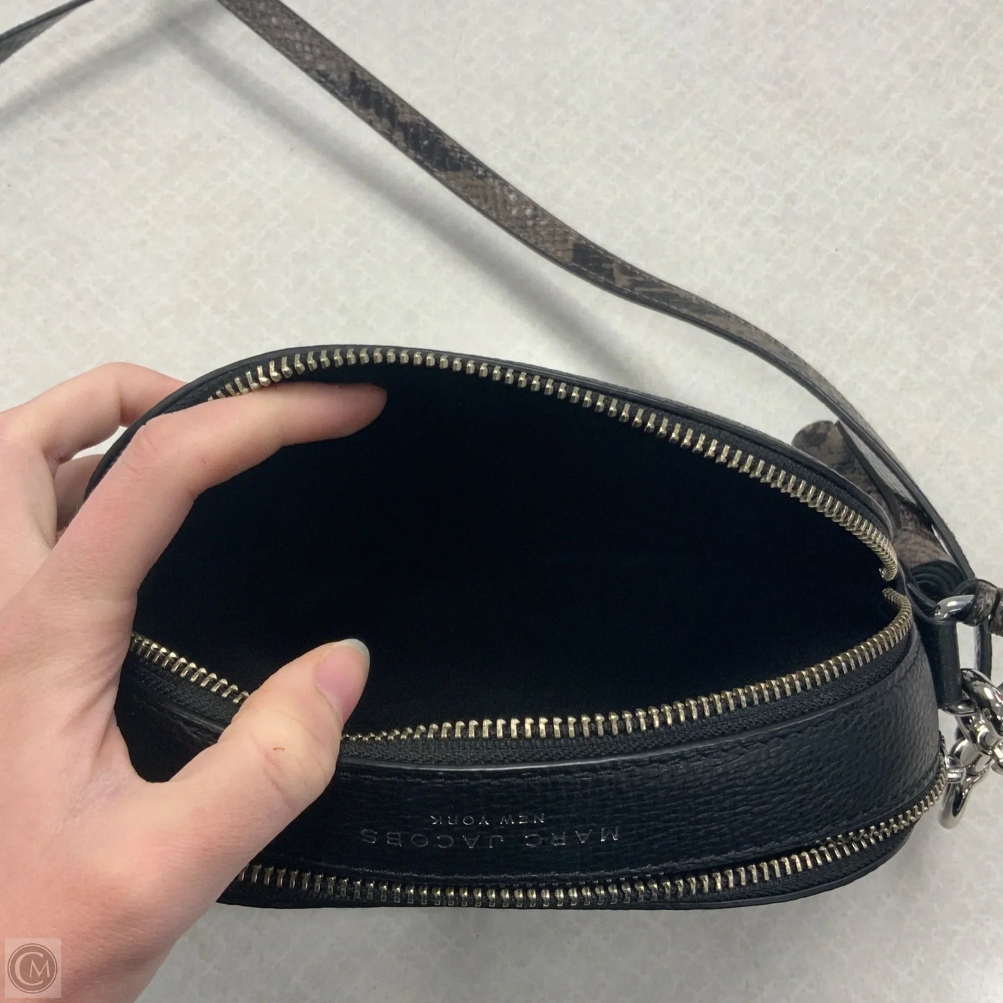 Crossbody Luxury Designer By Marc Jacobs, Size: Medium