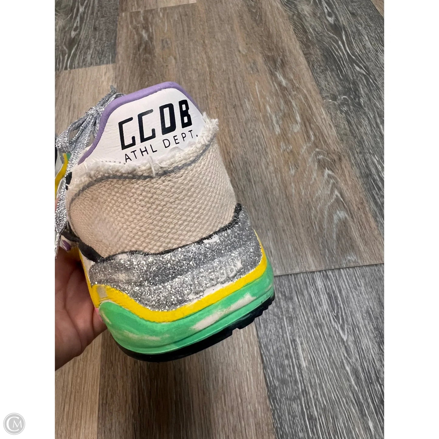 Shoes Luxury Designer By Golden Goose In White, Size: 7/37