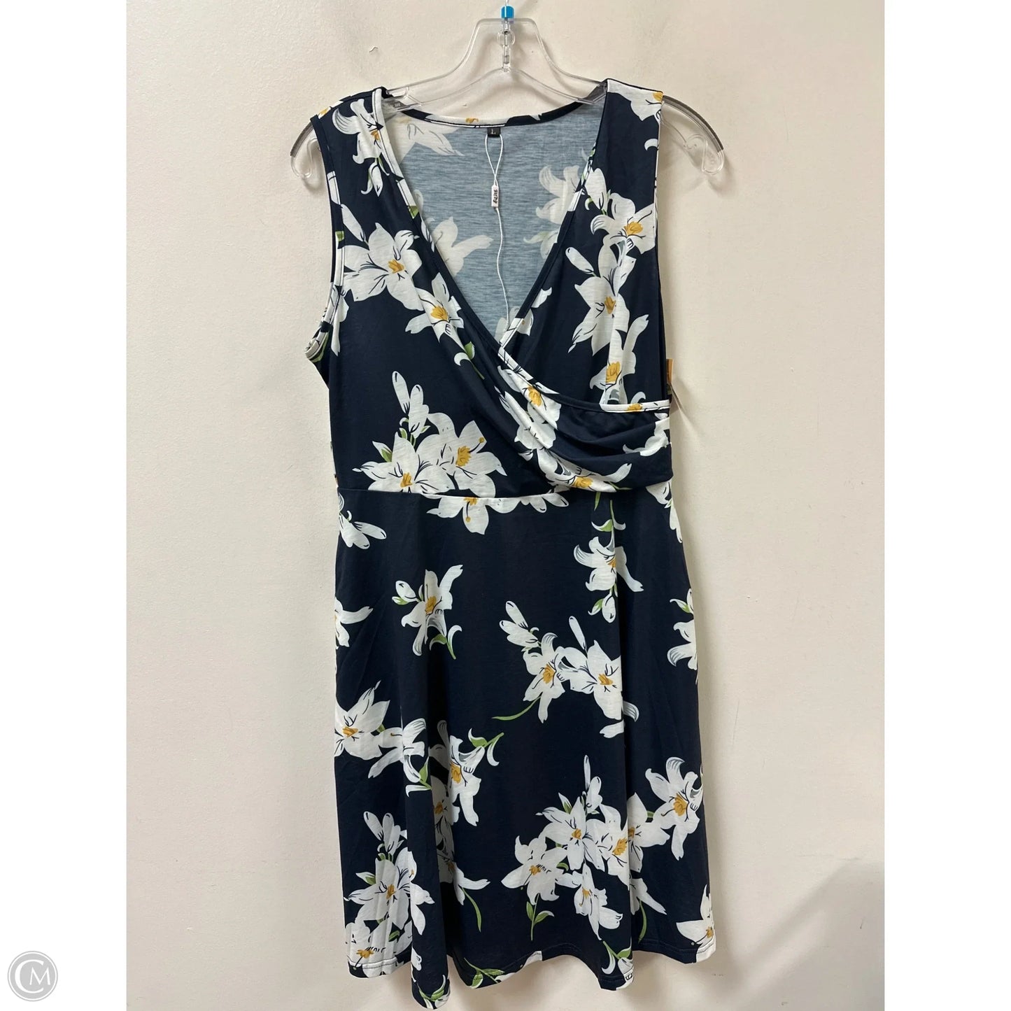 Dress Casual Short By Clothes Mentor In Blue & White, Size: L