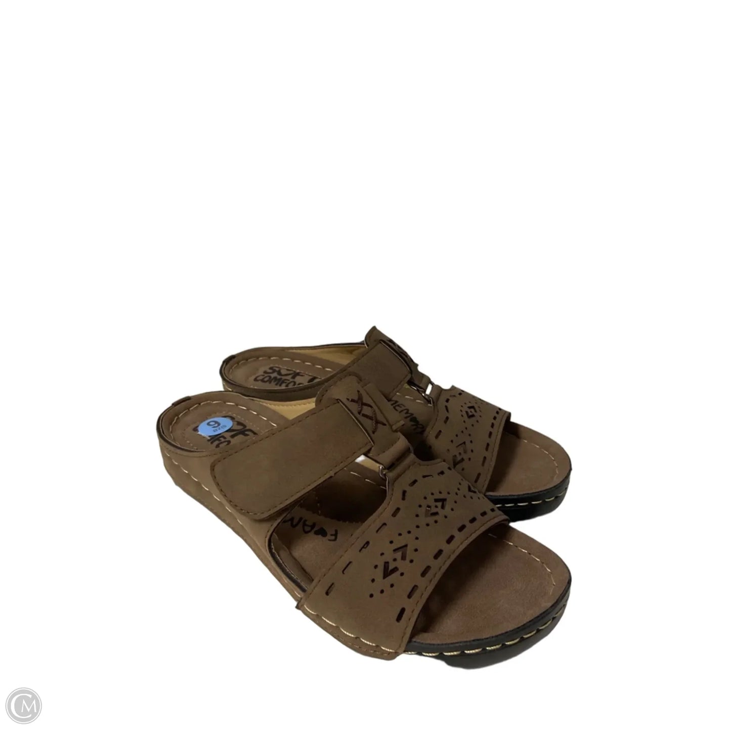 Sandals Flats By Clothes Mentor In Brown, Size: 6