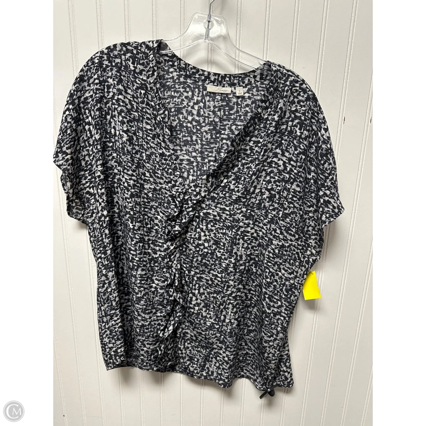 Top Short Sleeve By Halogen In Grey, Size: Xl