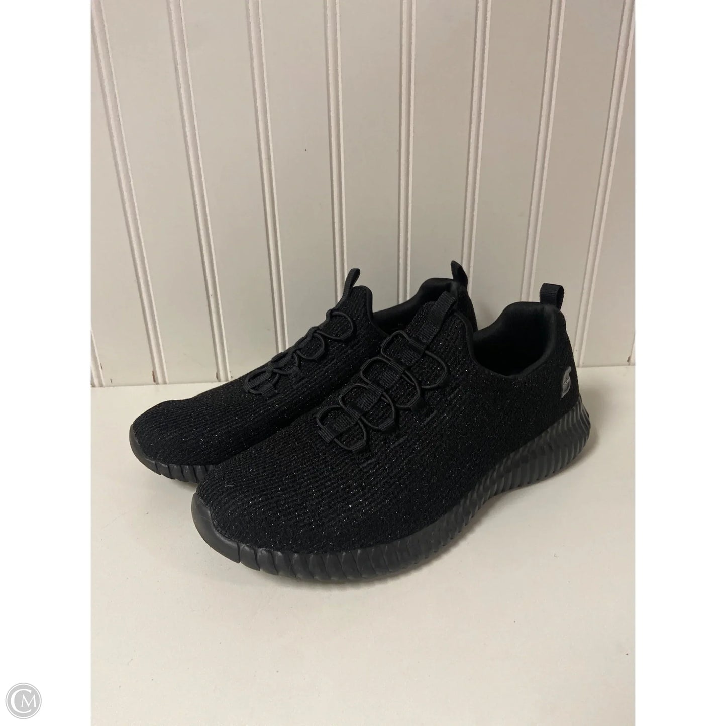 Shoes Sneakers By Skechers In Black & Silver, Size: 7.5