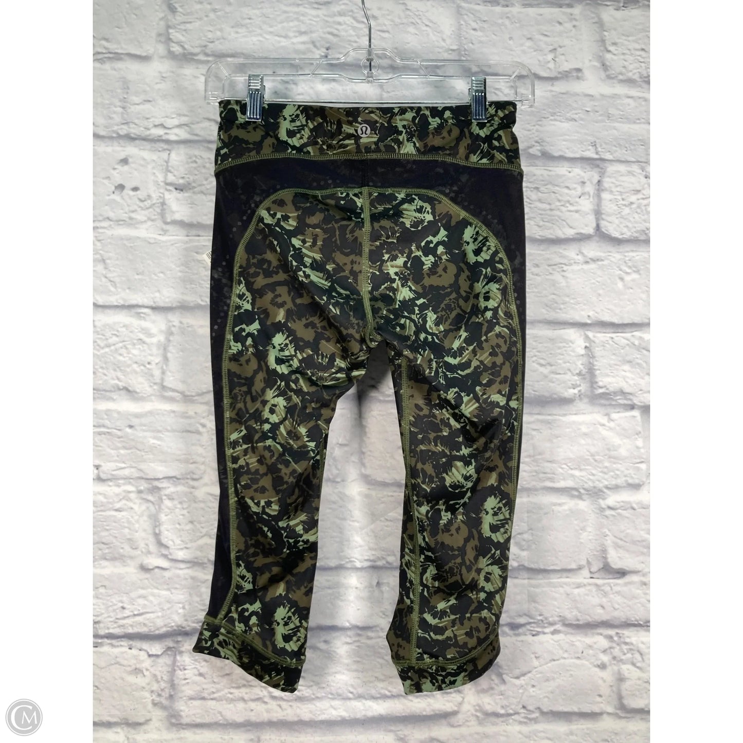 Athletic Capris By Lululemon In Black & Green, Size: S