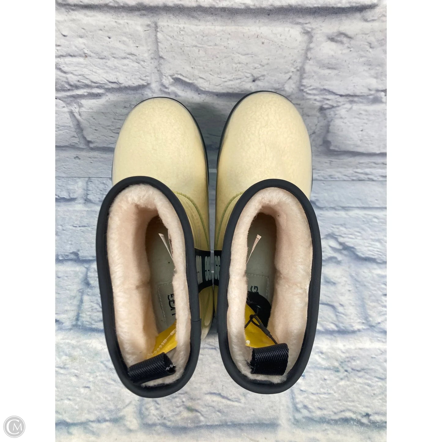 Shoes Designer By Ugg In Cream, Size: 9