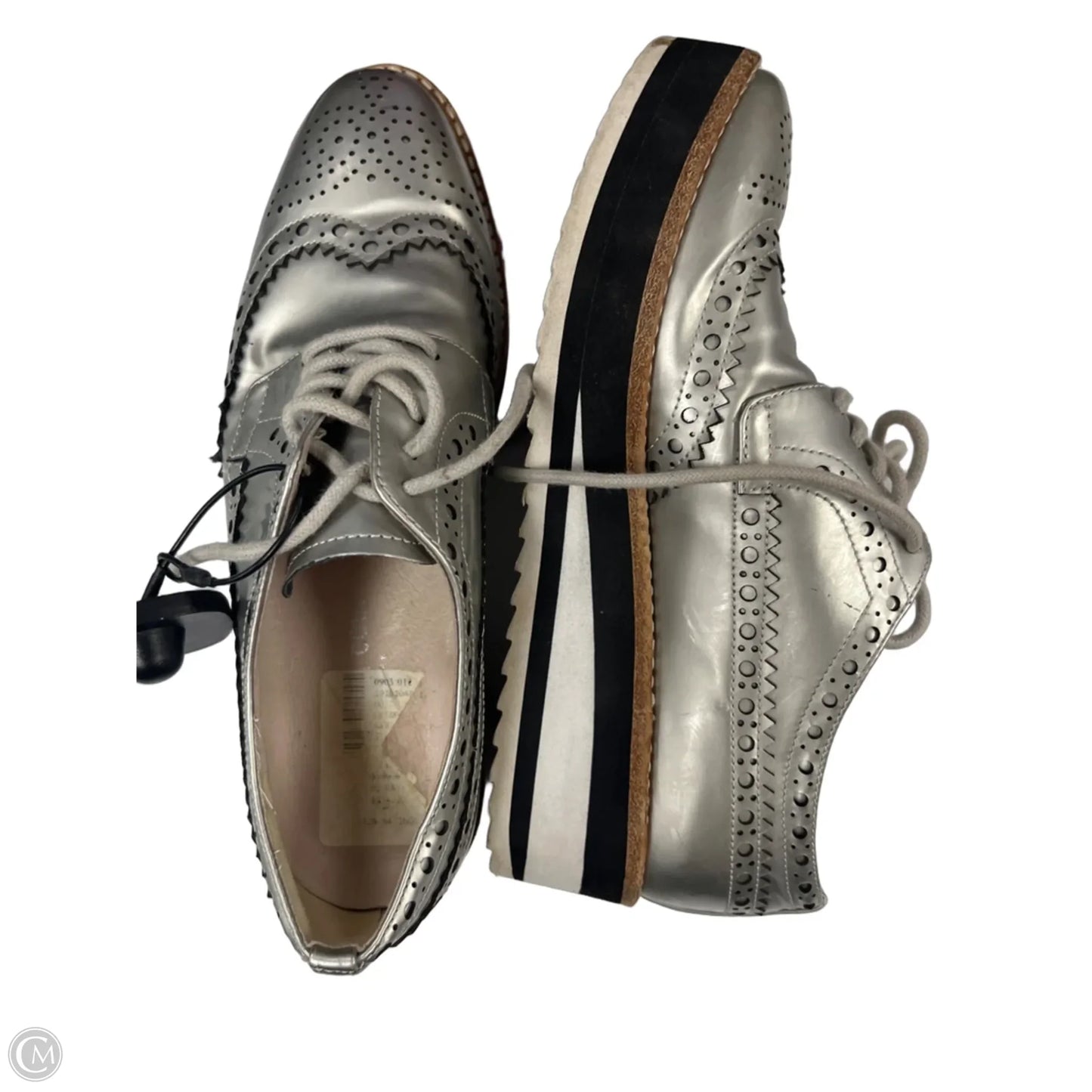 Shoes Flats By Kenneth Cole In Silver, Size: 8