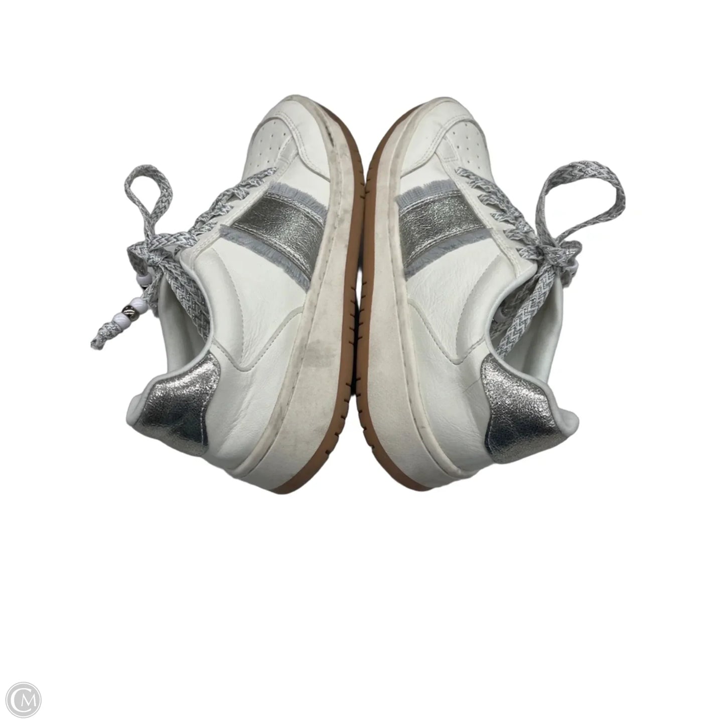 Shoes Sneakers By Clothes Mentor In Cream, Size: 7.5