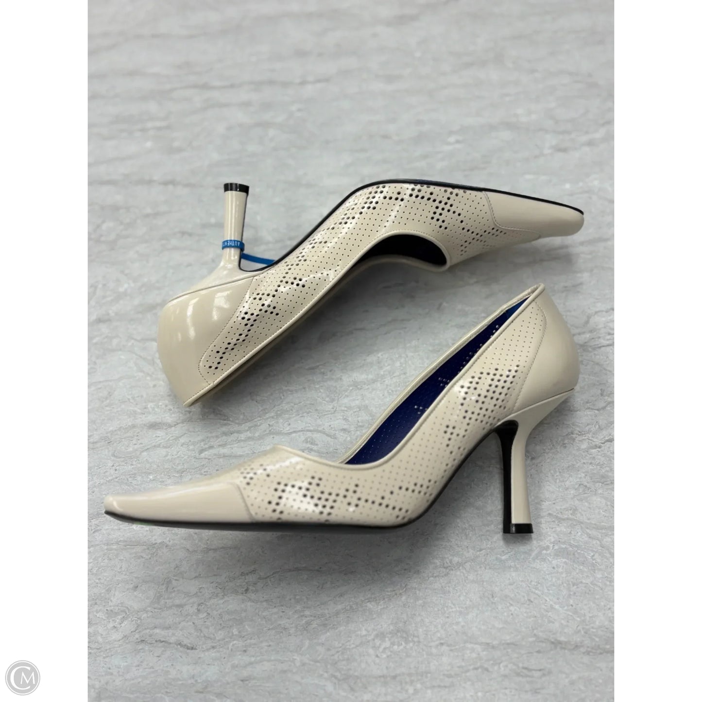 Shoes Luxury Designer By Burberry In Cream, Size: 7.5