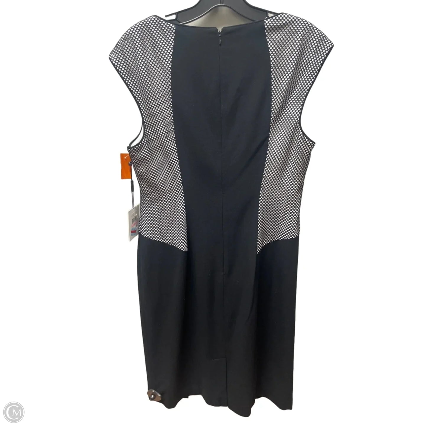Dress Casual Short By Calvin Klein In Black & White, Size: M