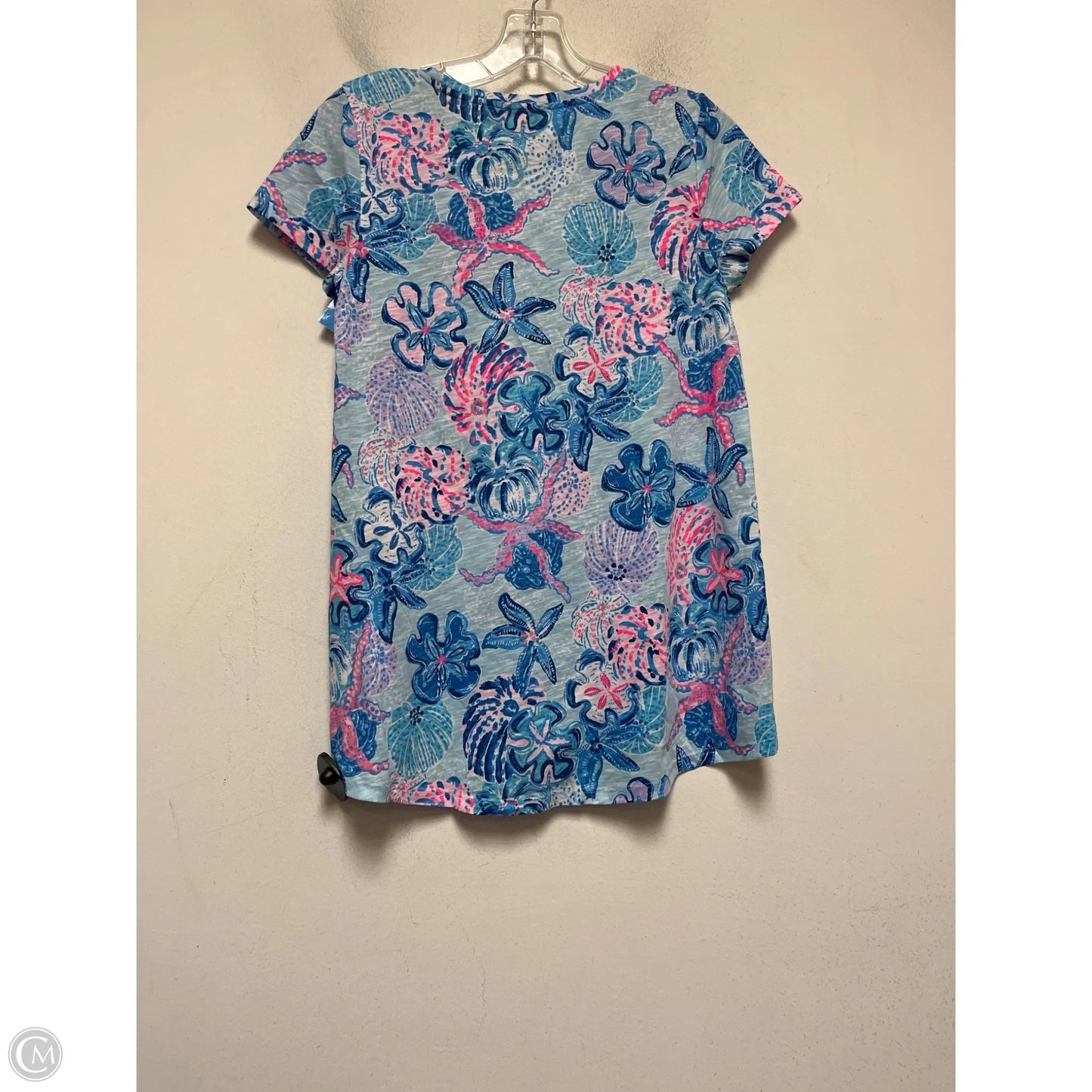 Top Short Sleeve Designer By Lilly Pulitzer In Blue & Pink, Size: Xs