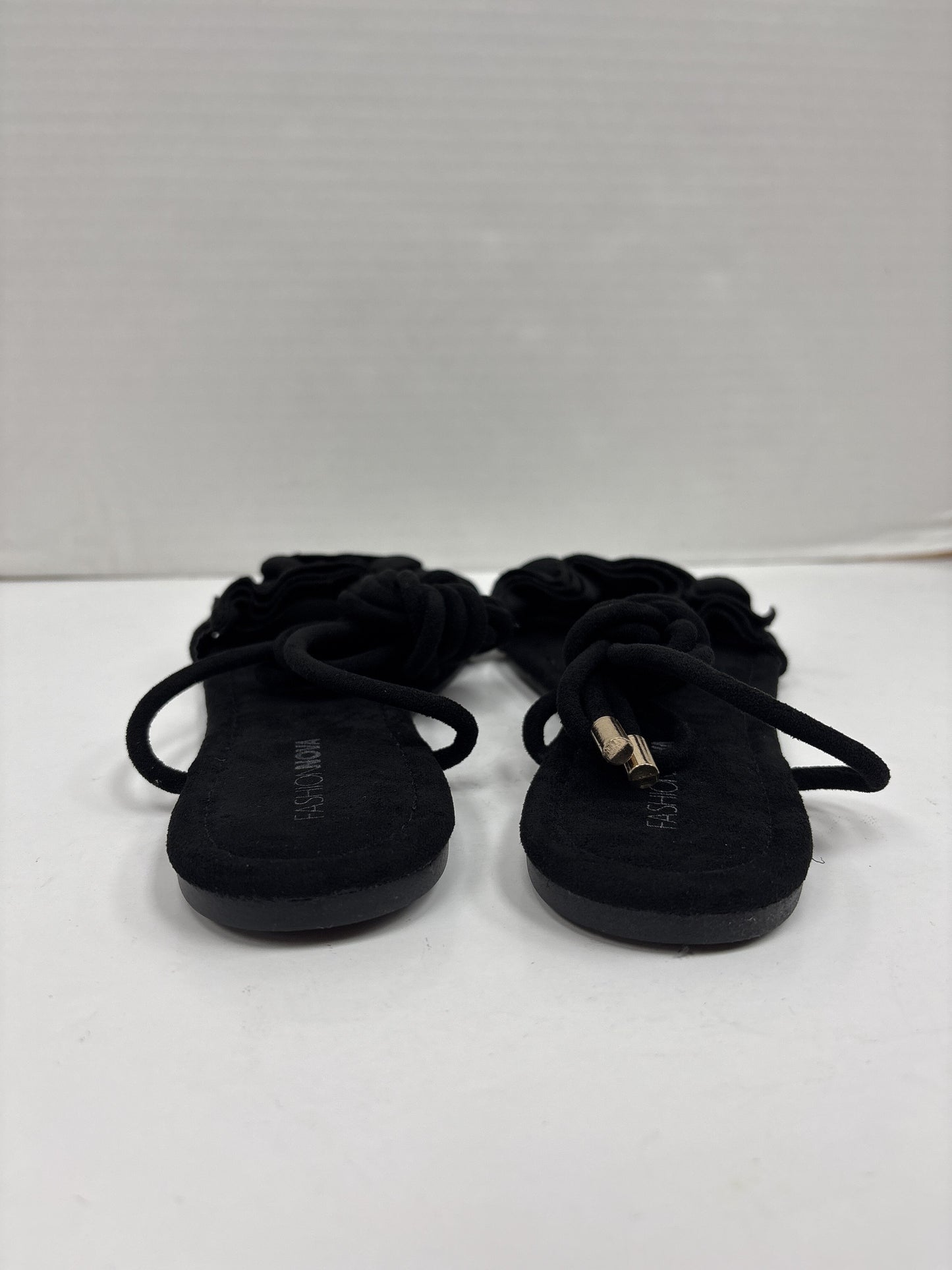 Sandals Flats By Fashion Nova Size: 8