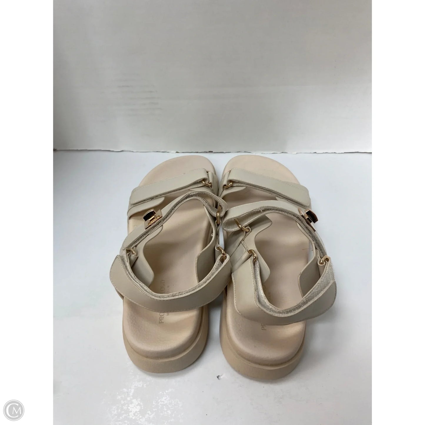 Sandals Flats By Clothes Mentor In Cream, Size: 9