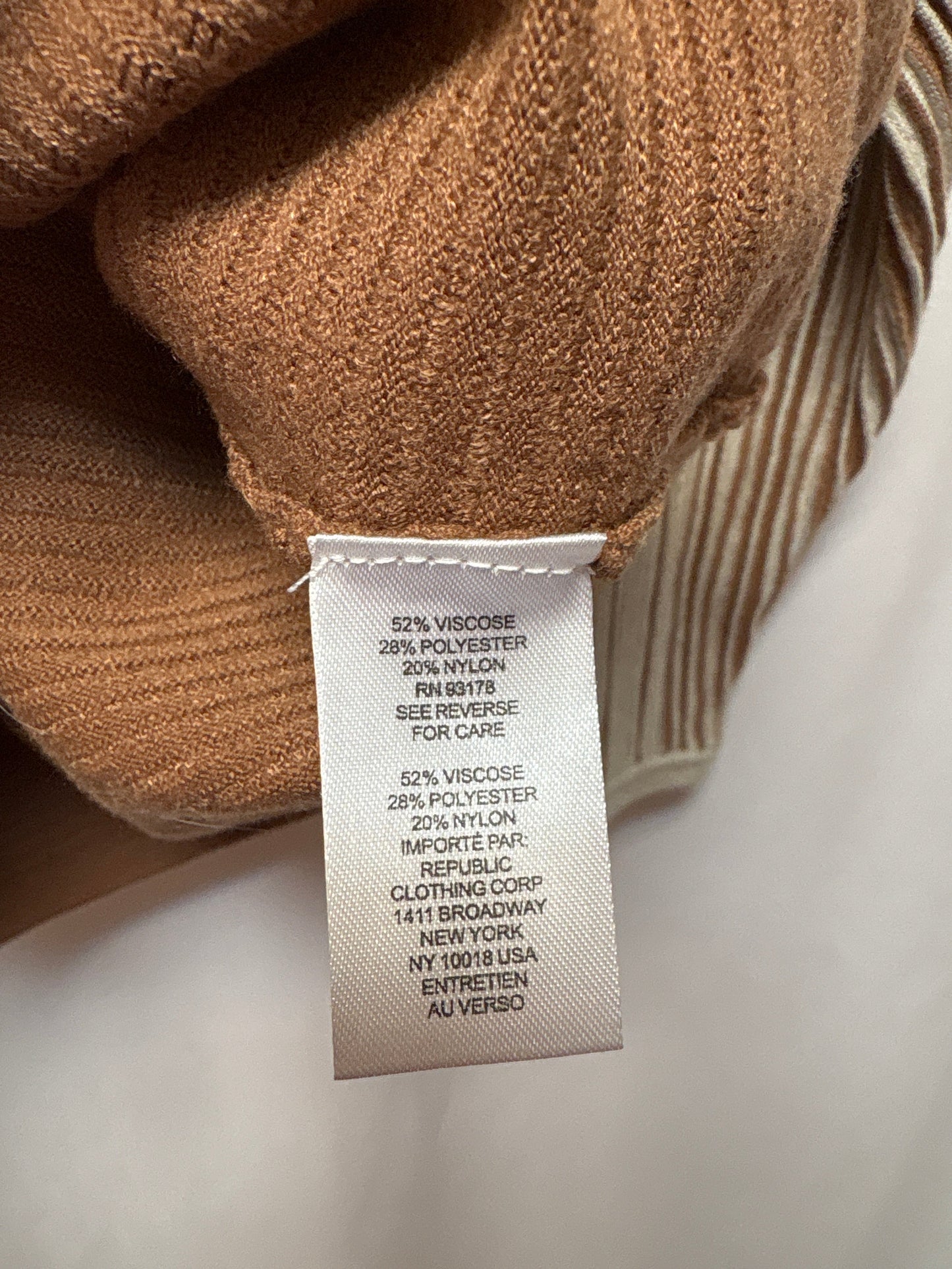 Top Long Sleeve By Tahari By Arthur Levine In Brown, Size: Xs