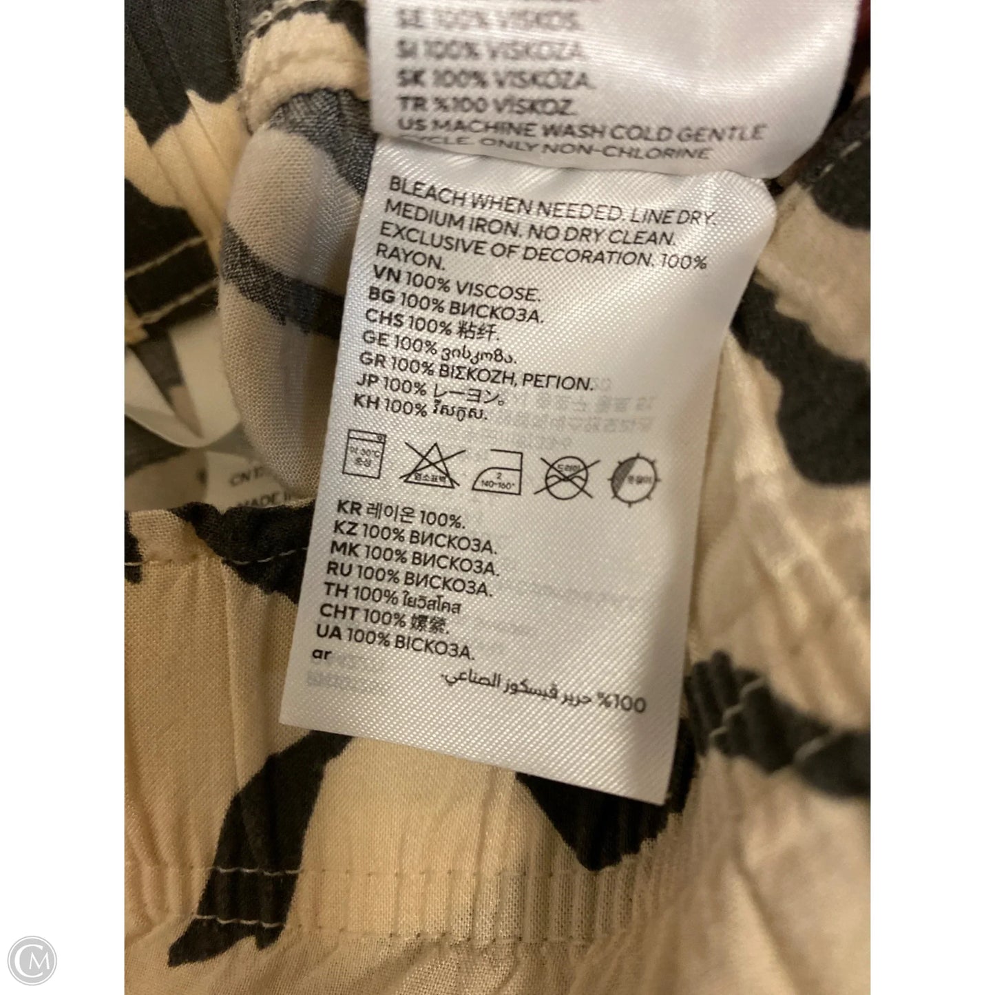 Capris By H&m In Grey, Size: Xl