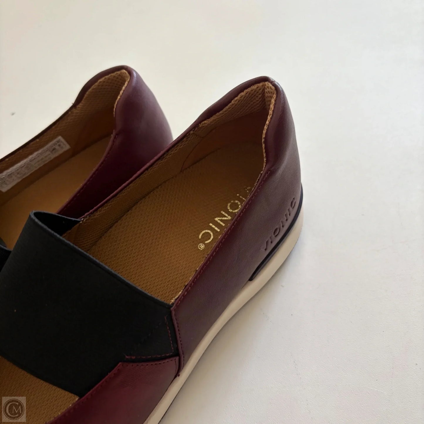 Shoes Flats By Vionic In Maroon, Size: 9