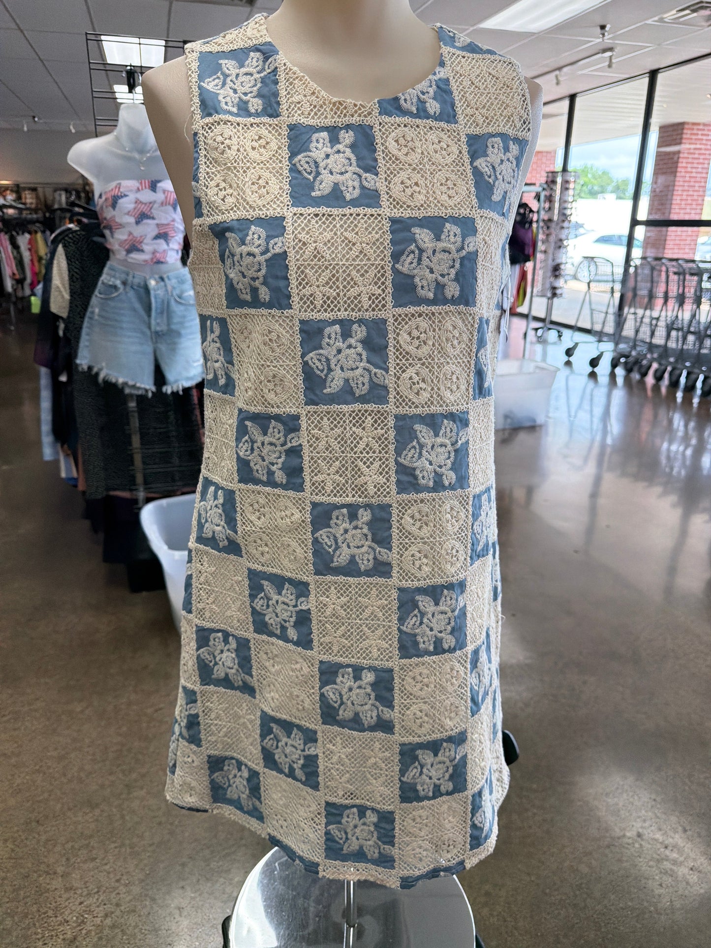 Dress Casual Short By Clothes Mentor In Blue & Cream, Size:L