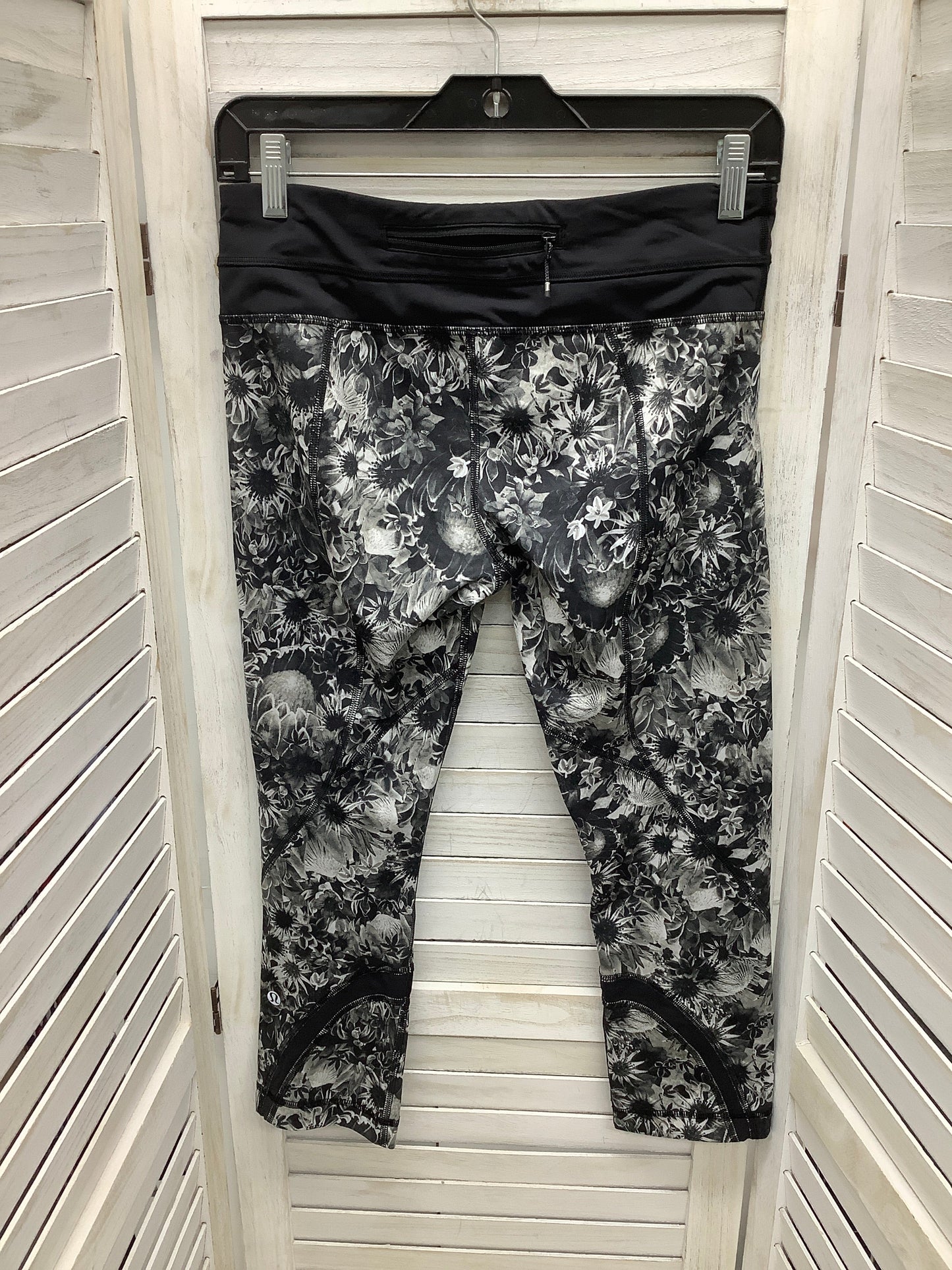 Athletic Leggings Capris By Lululemon Size: 6