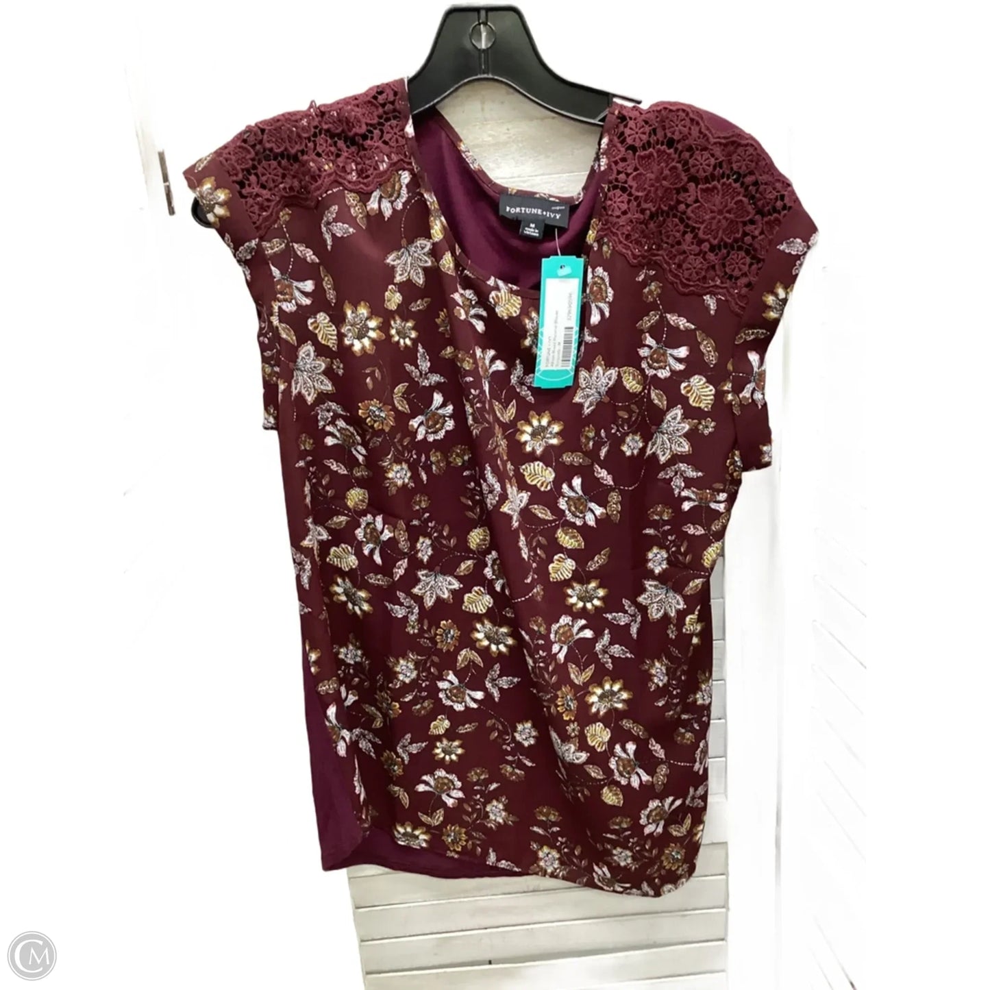 Top Sleeveless By Fortune & Ivy In Floral Print, Size: M