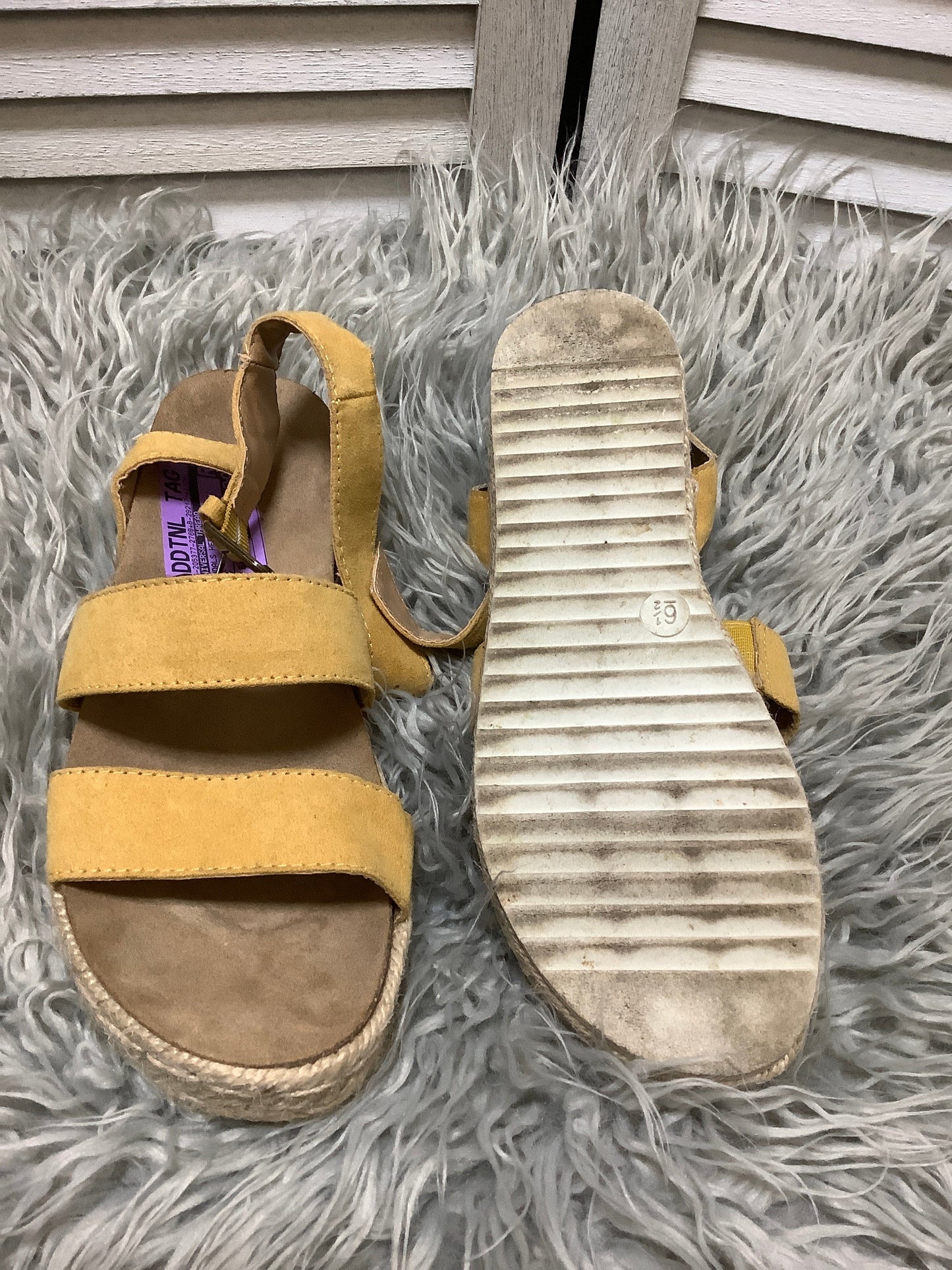 Sandals Heels Wedge By Universal Thread Size: 6.5