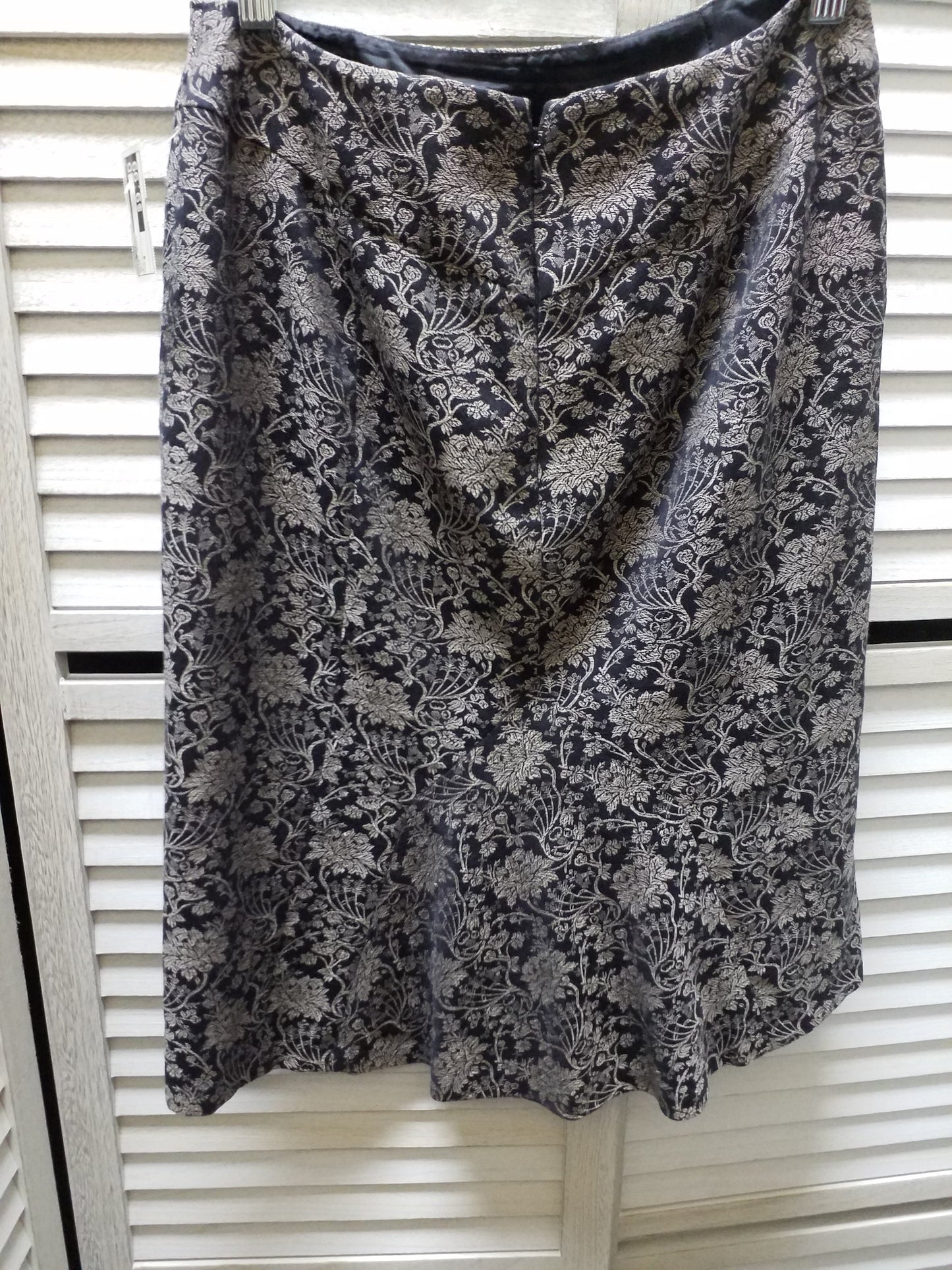 Skirt Midi By Ann Taylor Size: 4