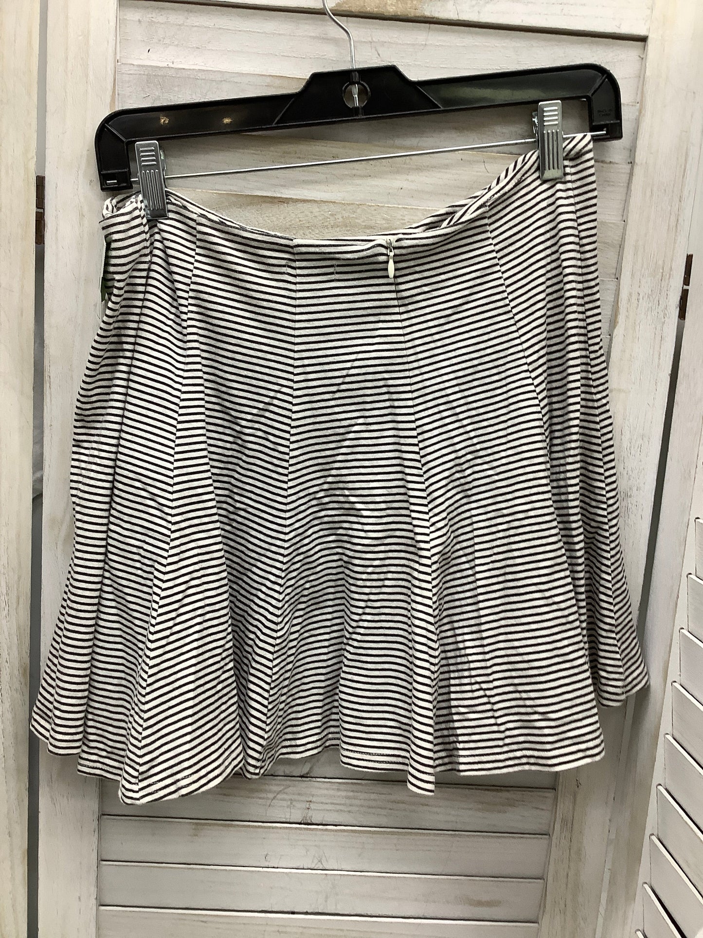 Skirt Mini & Short By American Eagle Size: 10