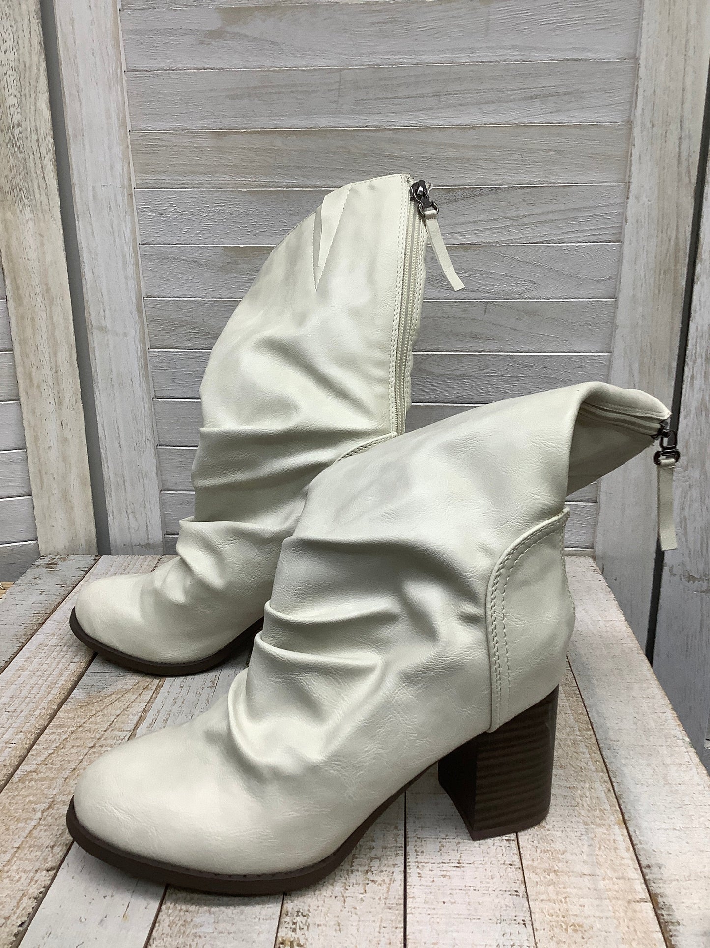 Boots Mid-calf Flats By Clothes Mentor Size: 5.5